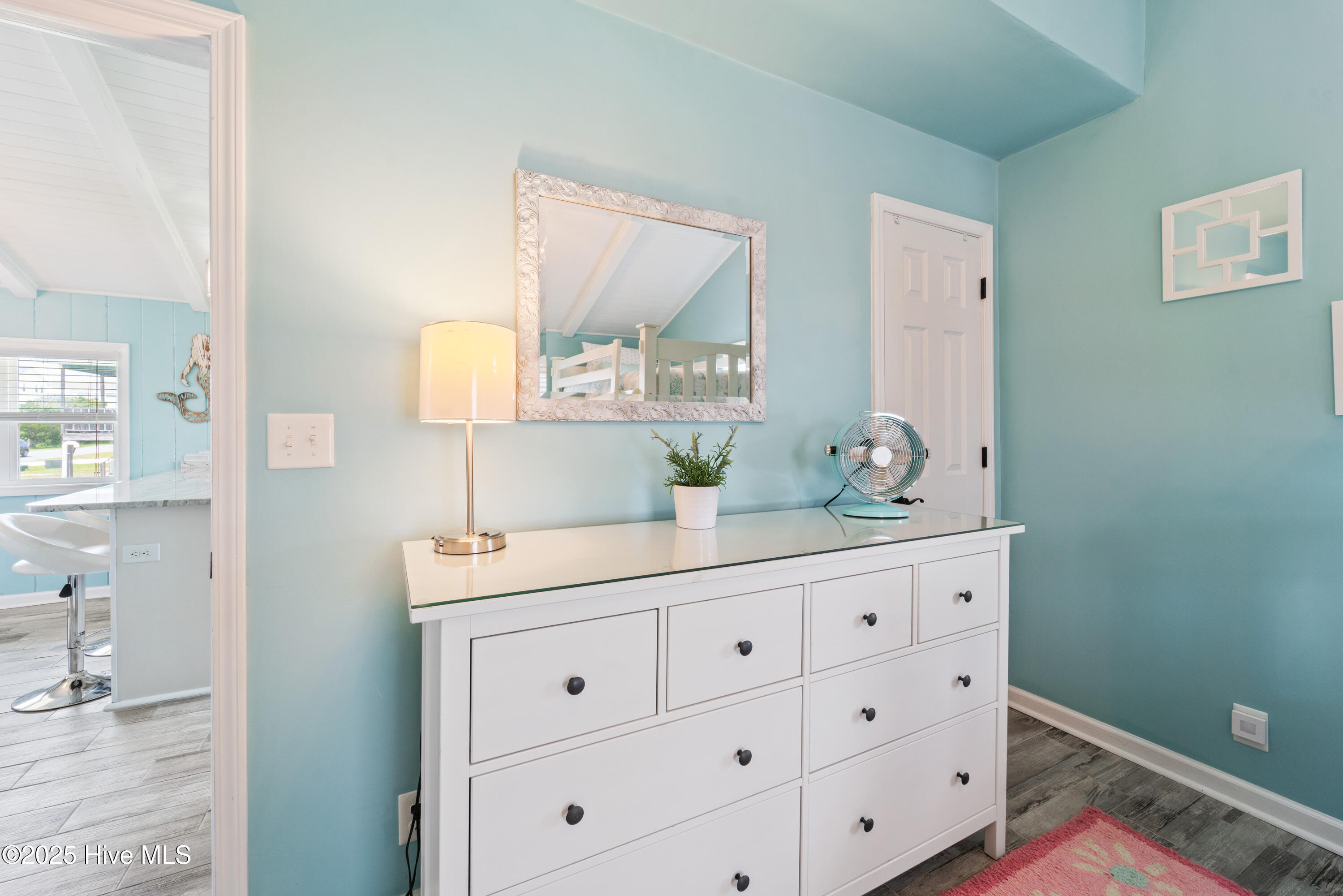 100548347 | Photo 20