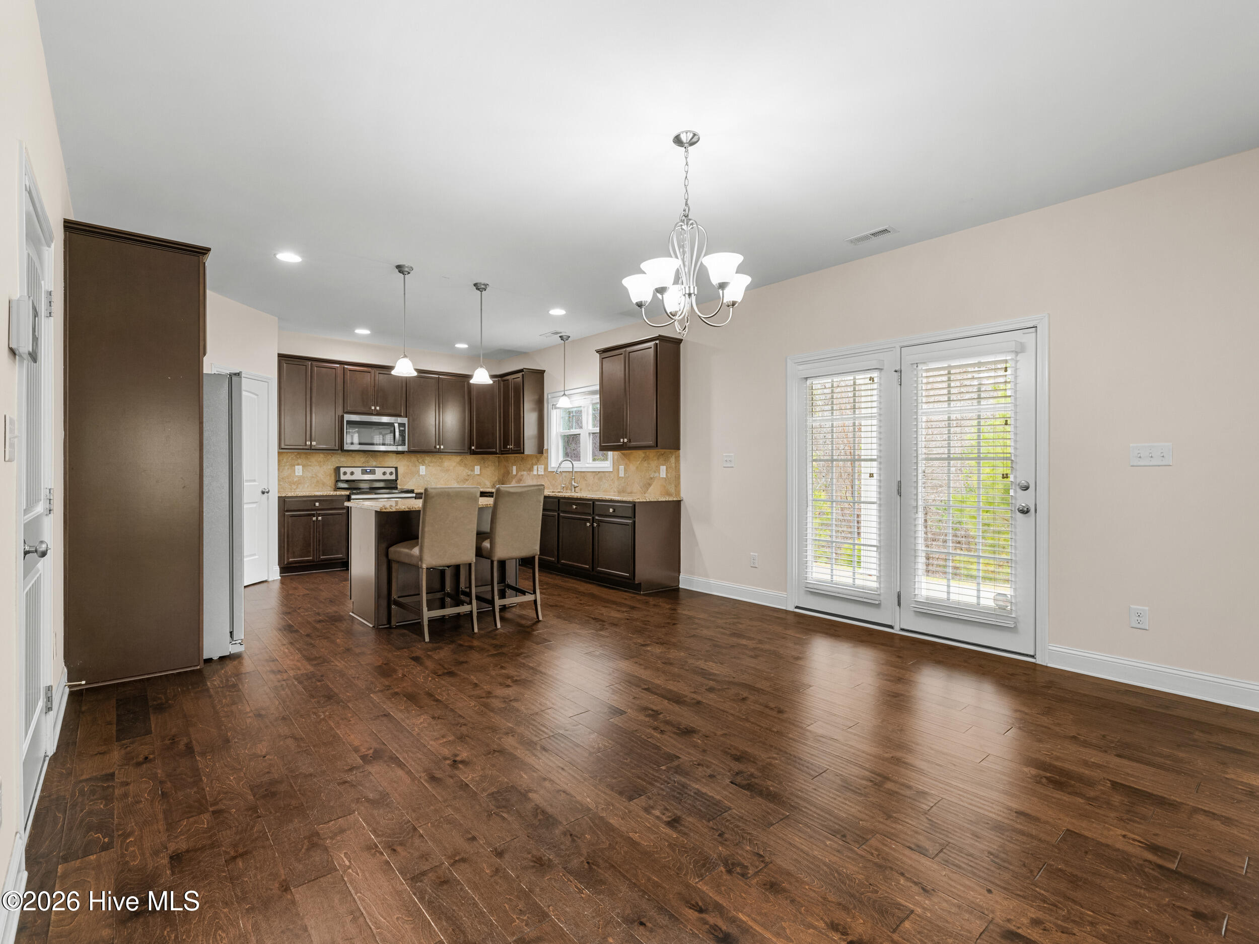 100548772 | Photo 17