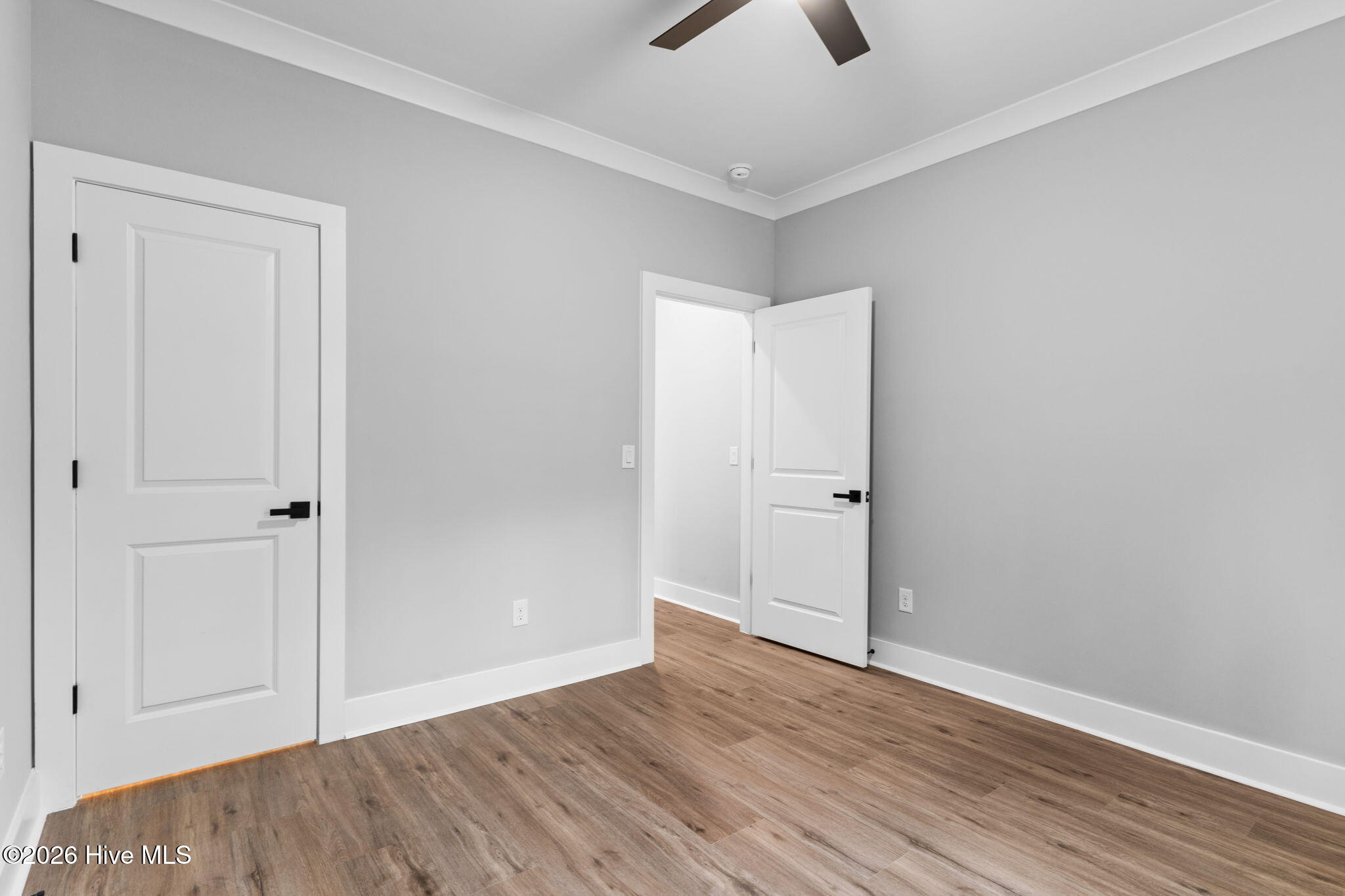 100557701 | Photo 43