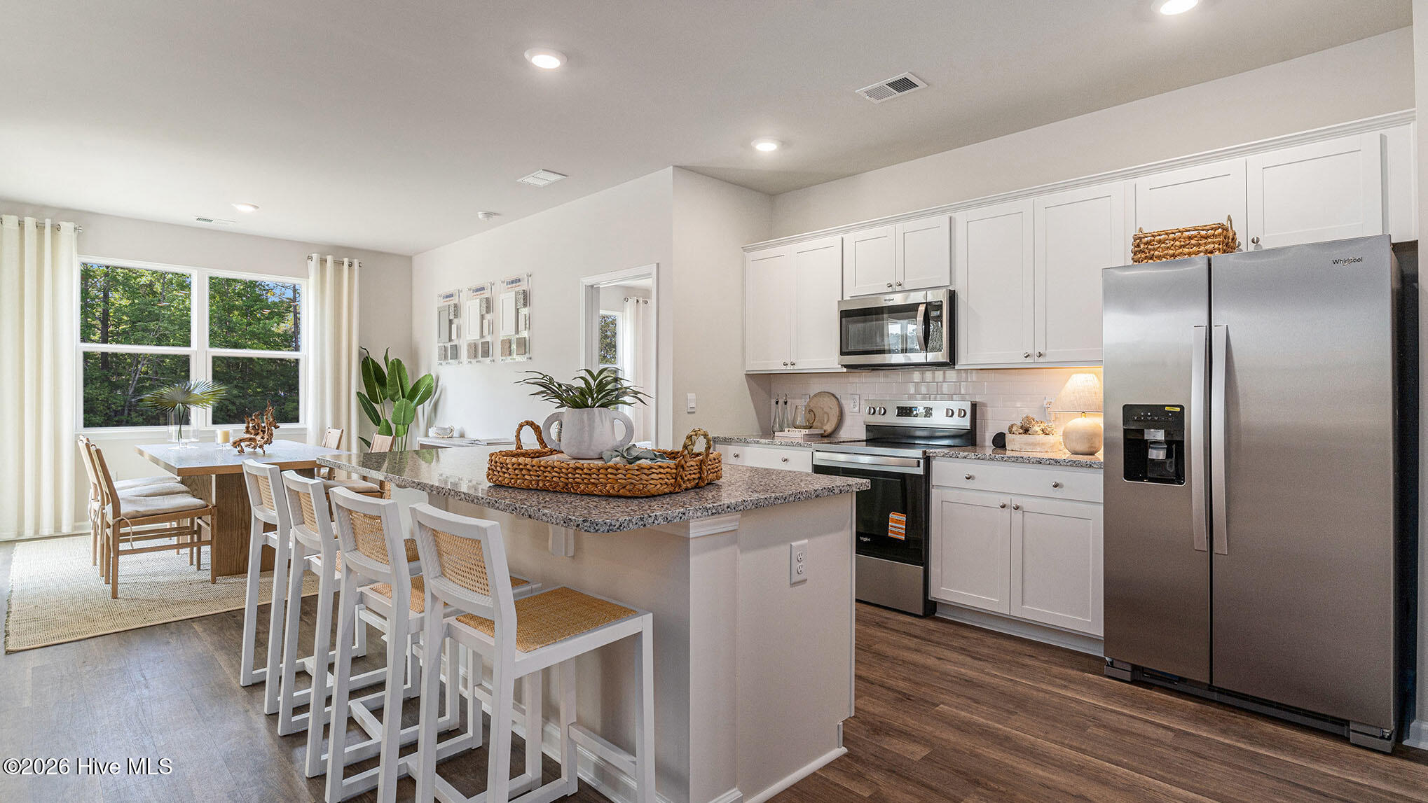 100548930 | Photo 10