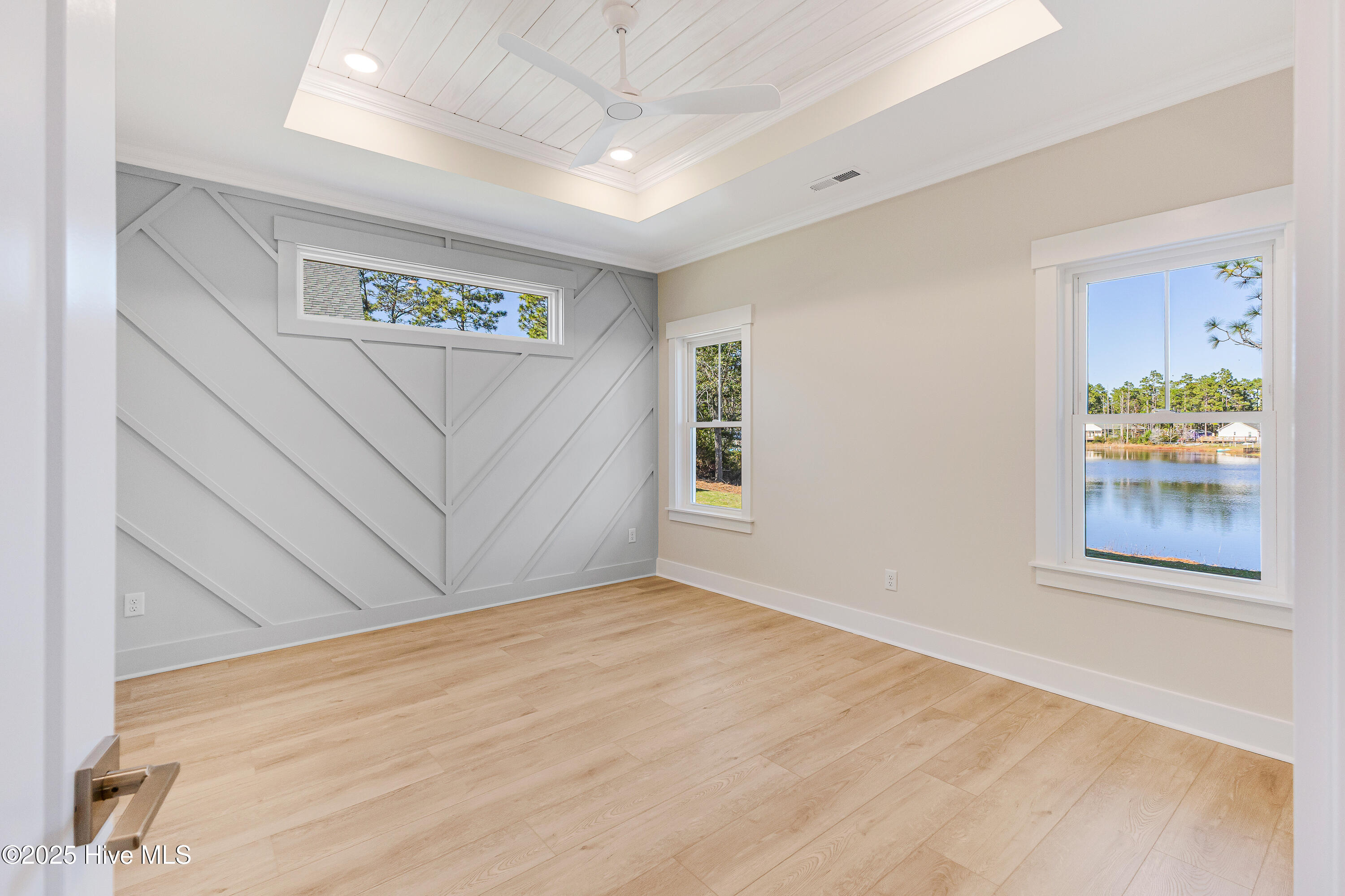 100533071 | Photo 32