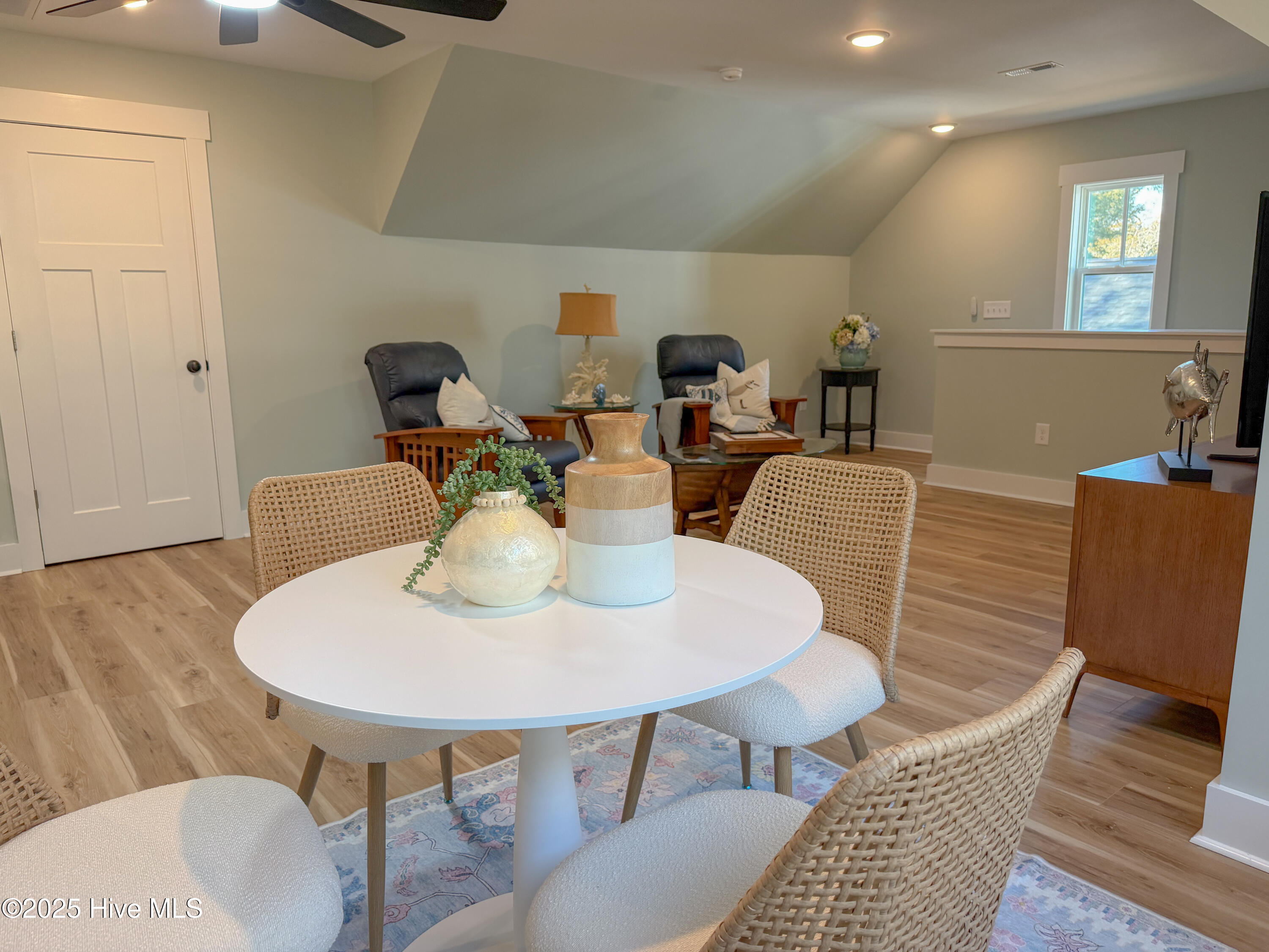 100546436 | Photo 45