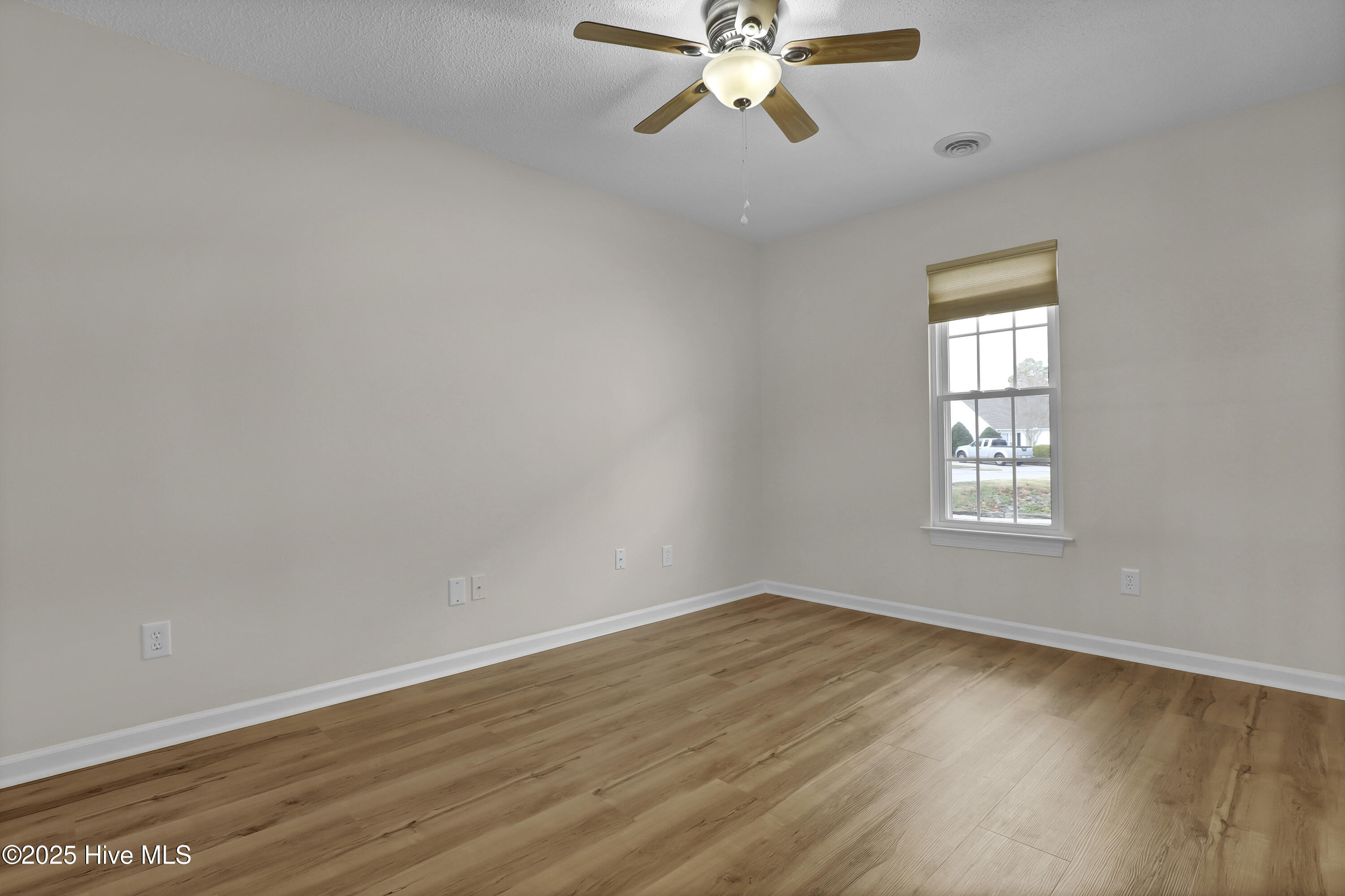 100544168 | Photo 19