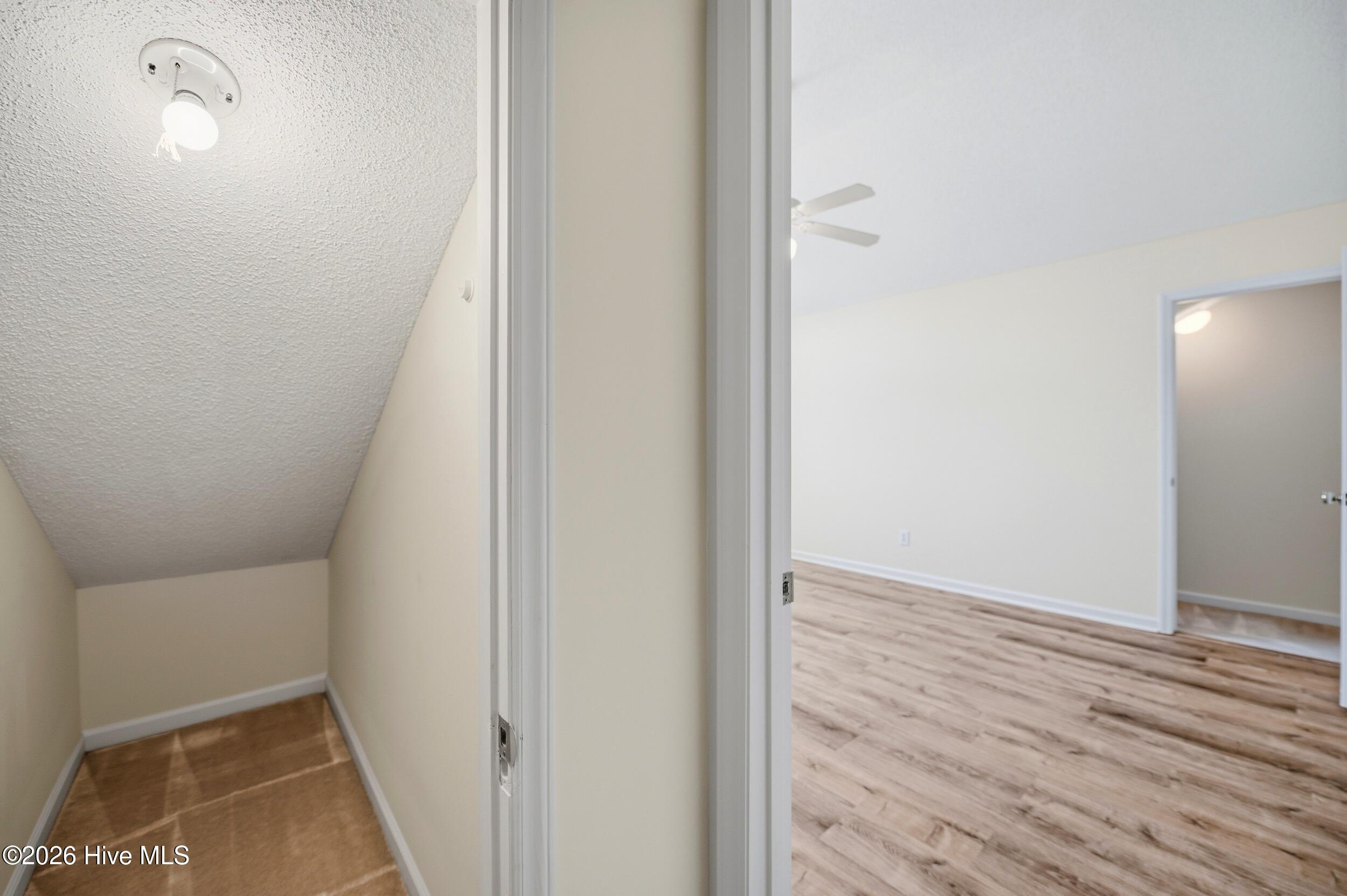 100566721 | Photo 15