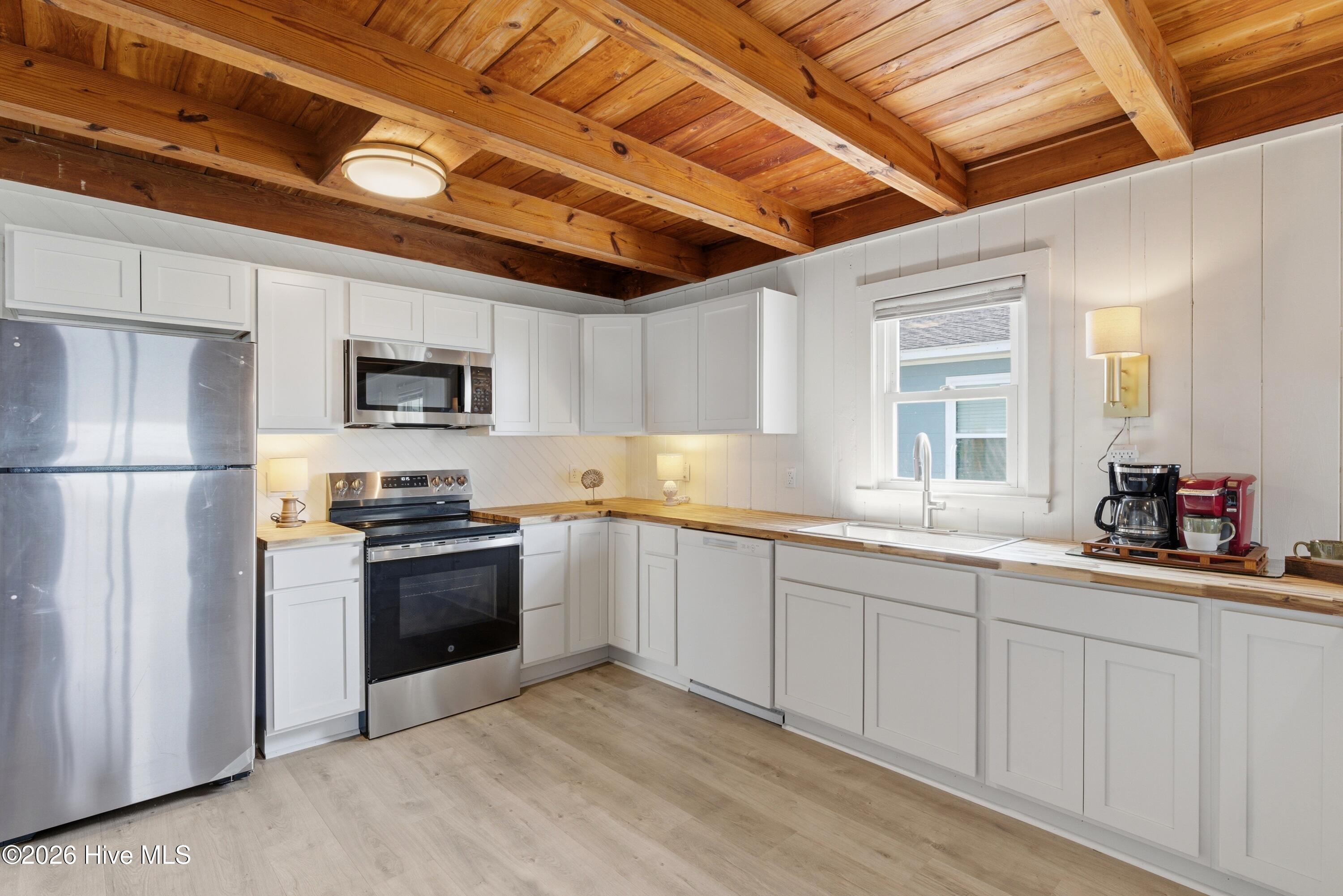 100570347 | Photo 25