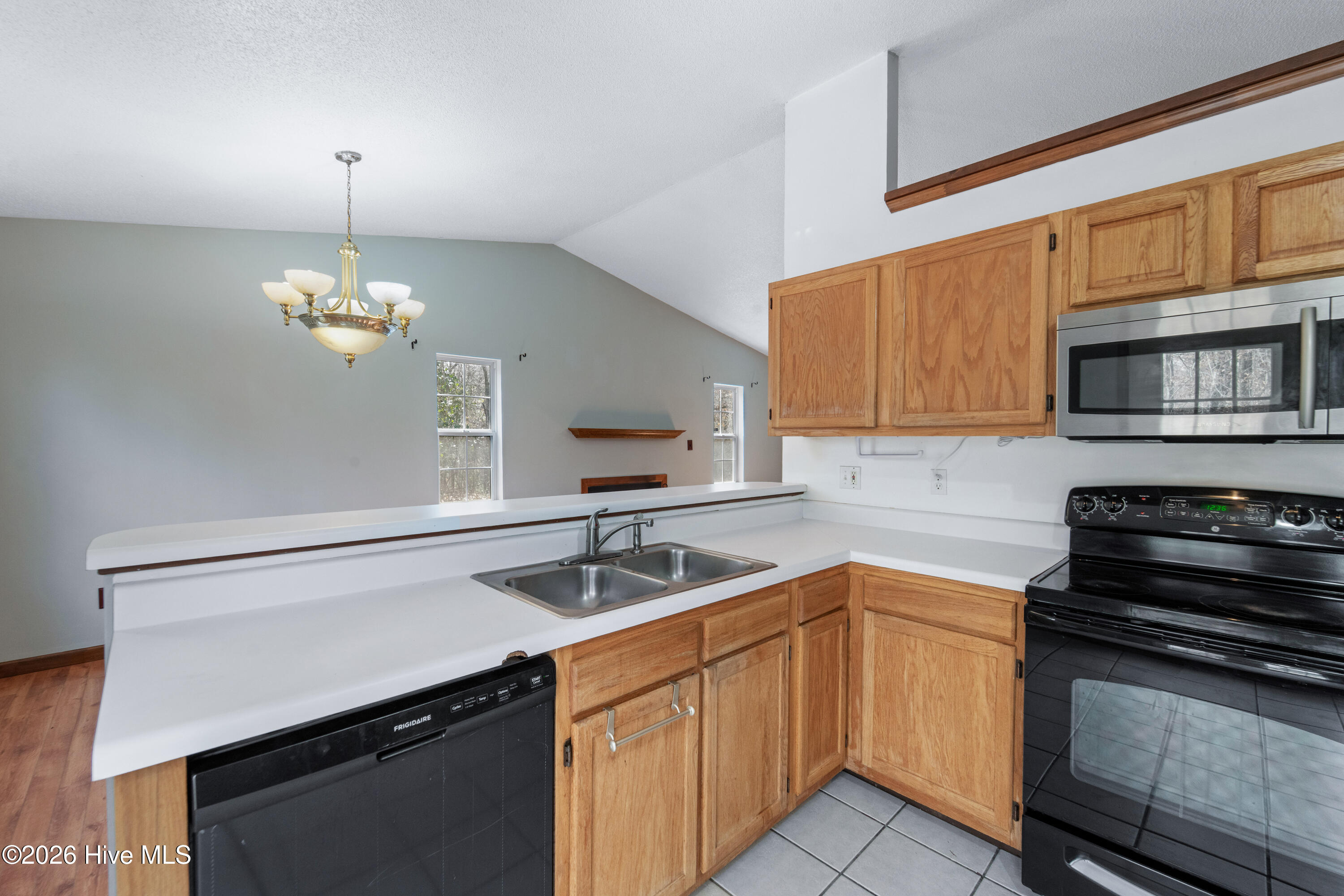 100557968 | Photo 26