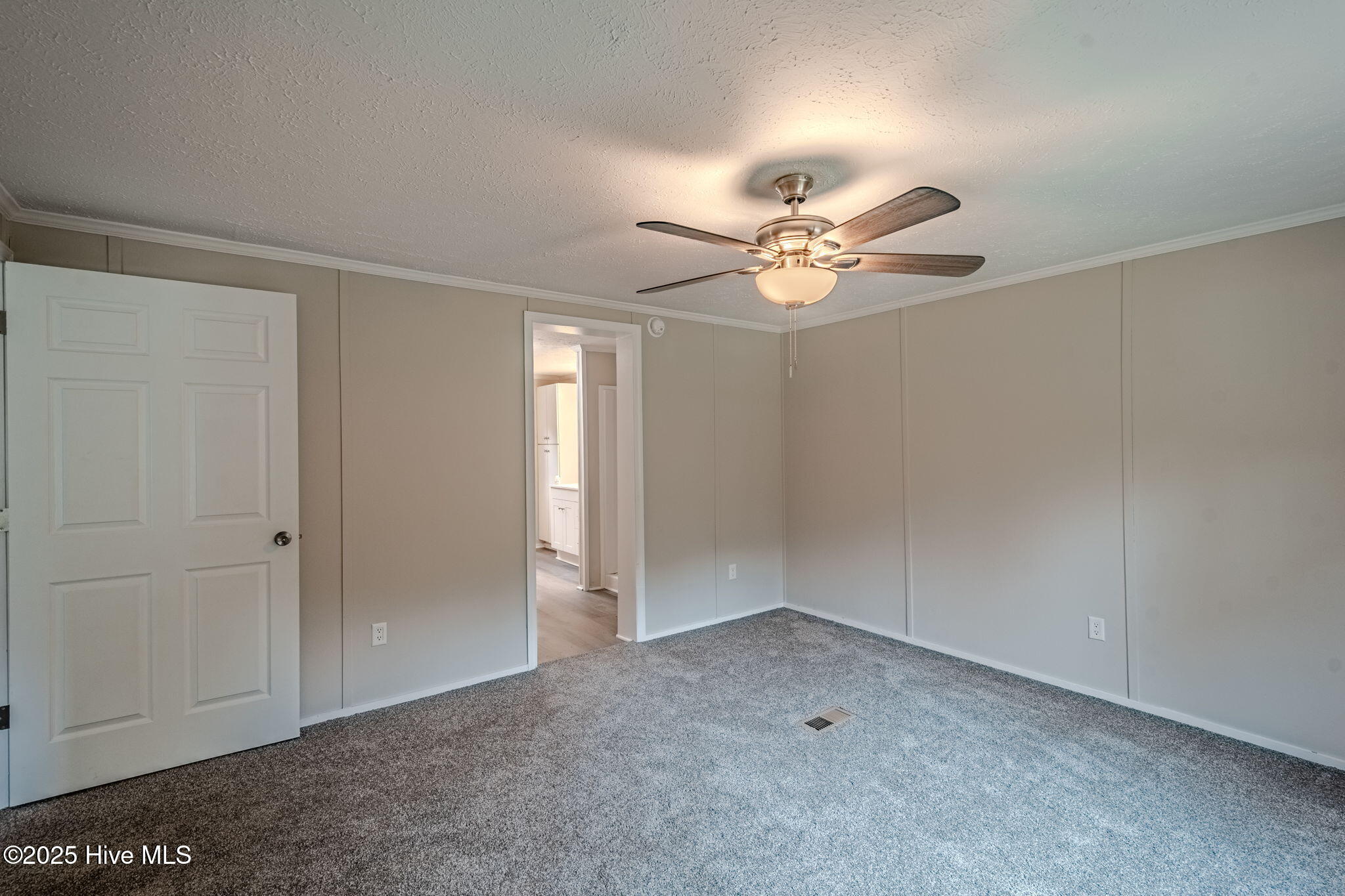 100532331 | Photo 11