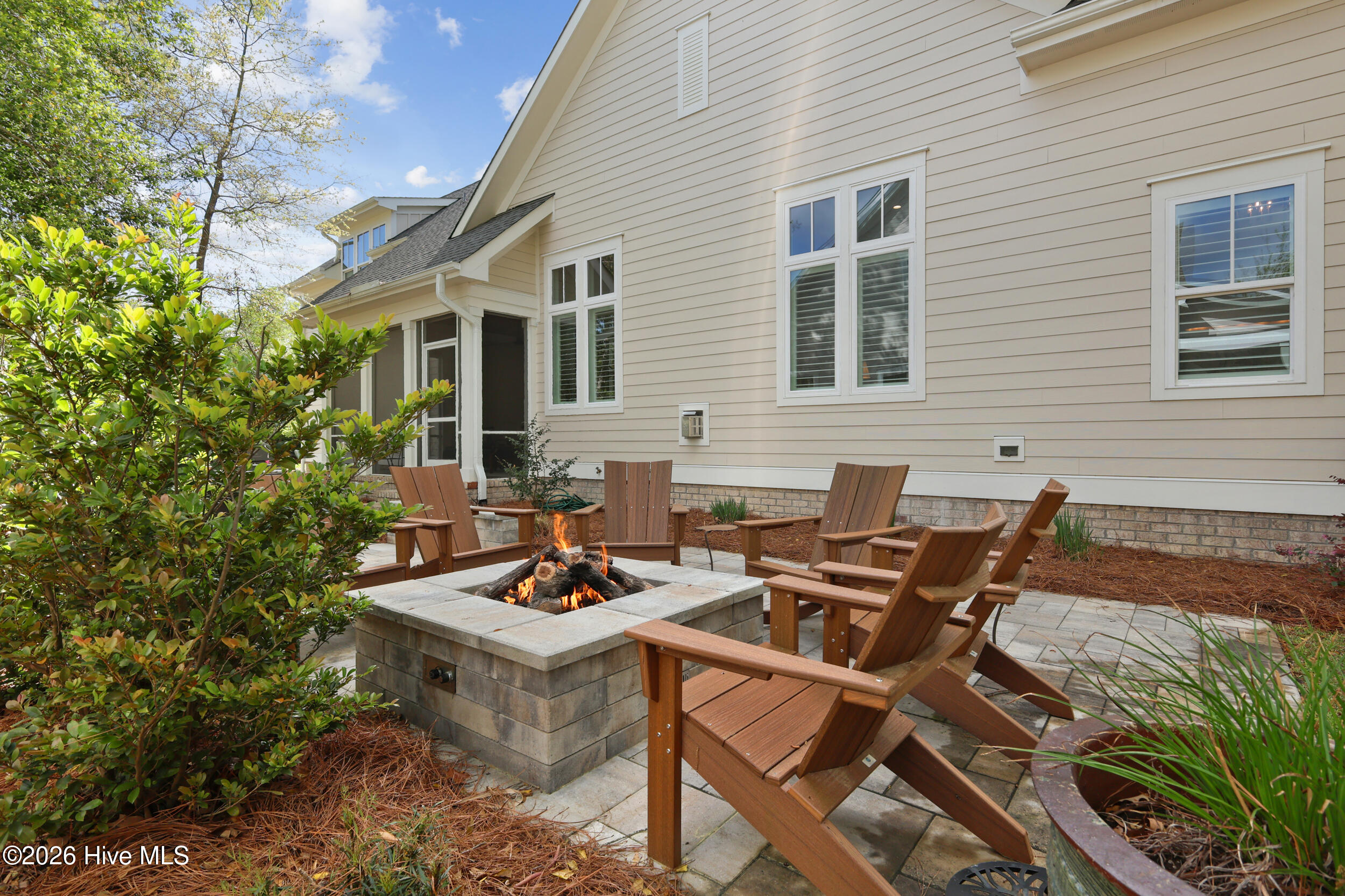 100566937 | Photo 65