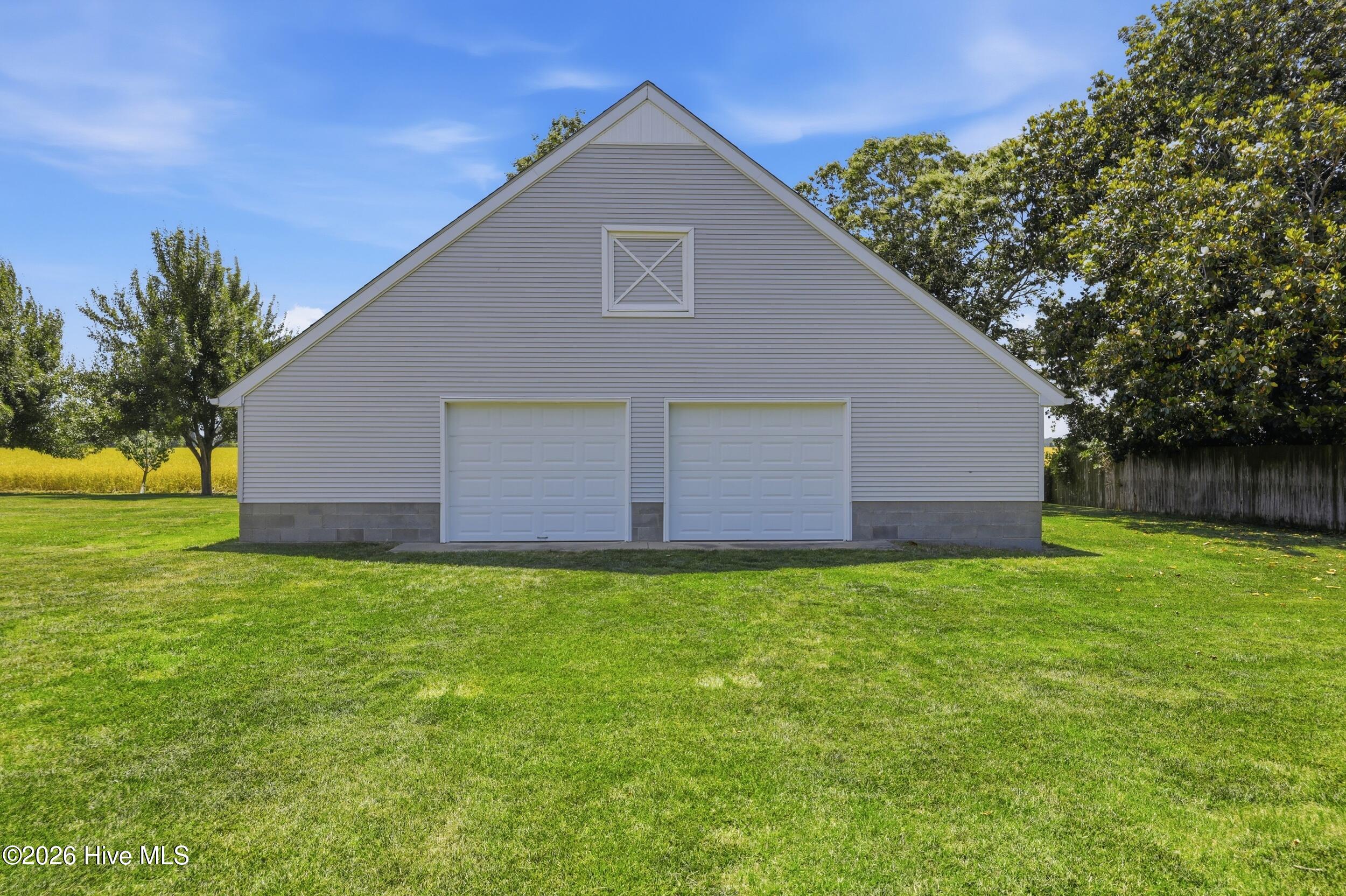 Detached Garage