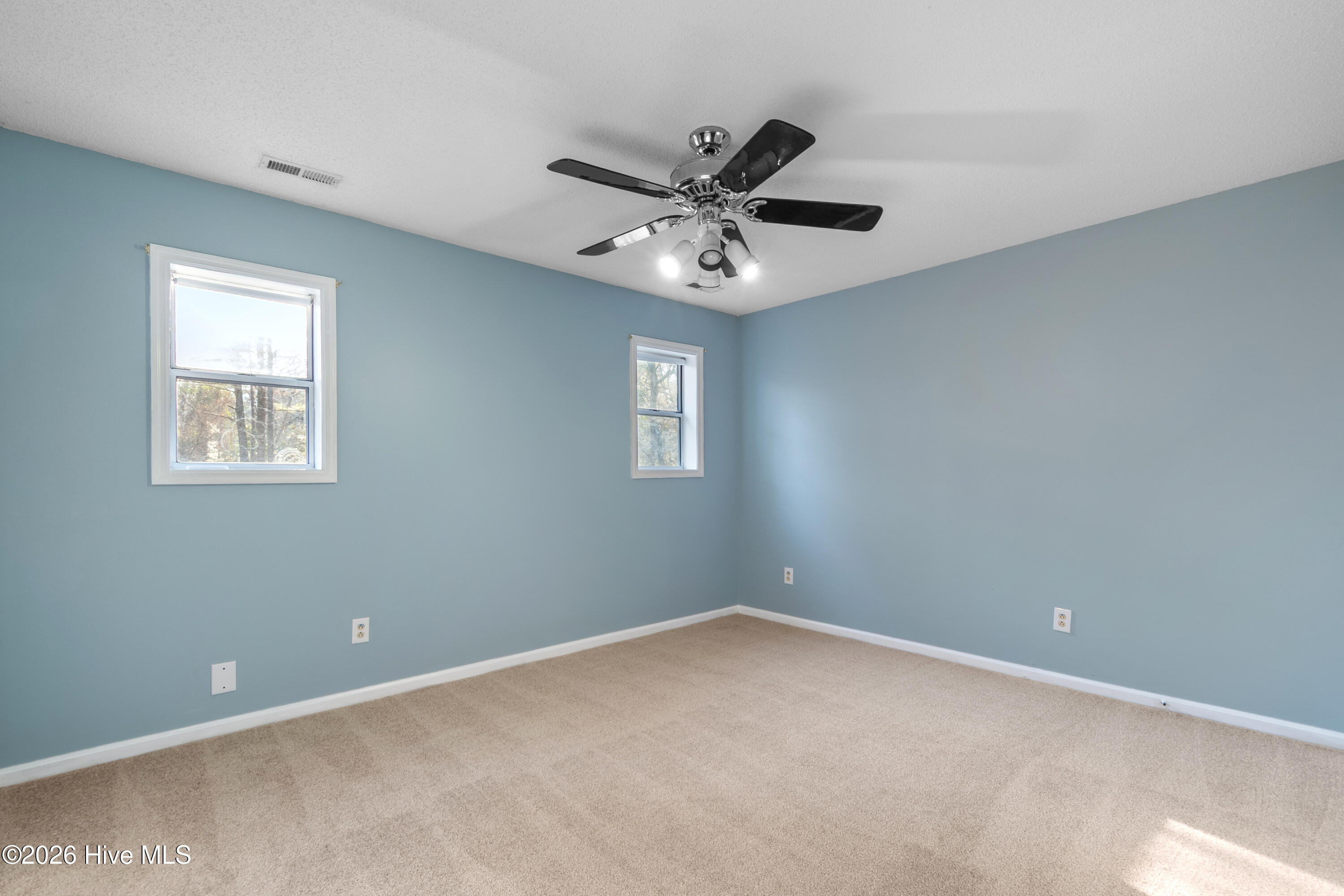 100549845 | Photo 19