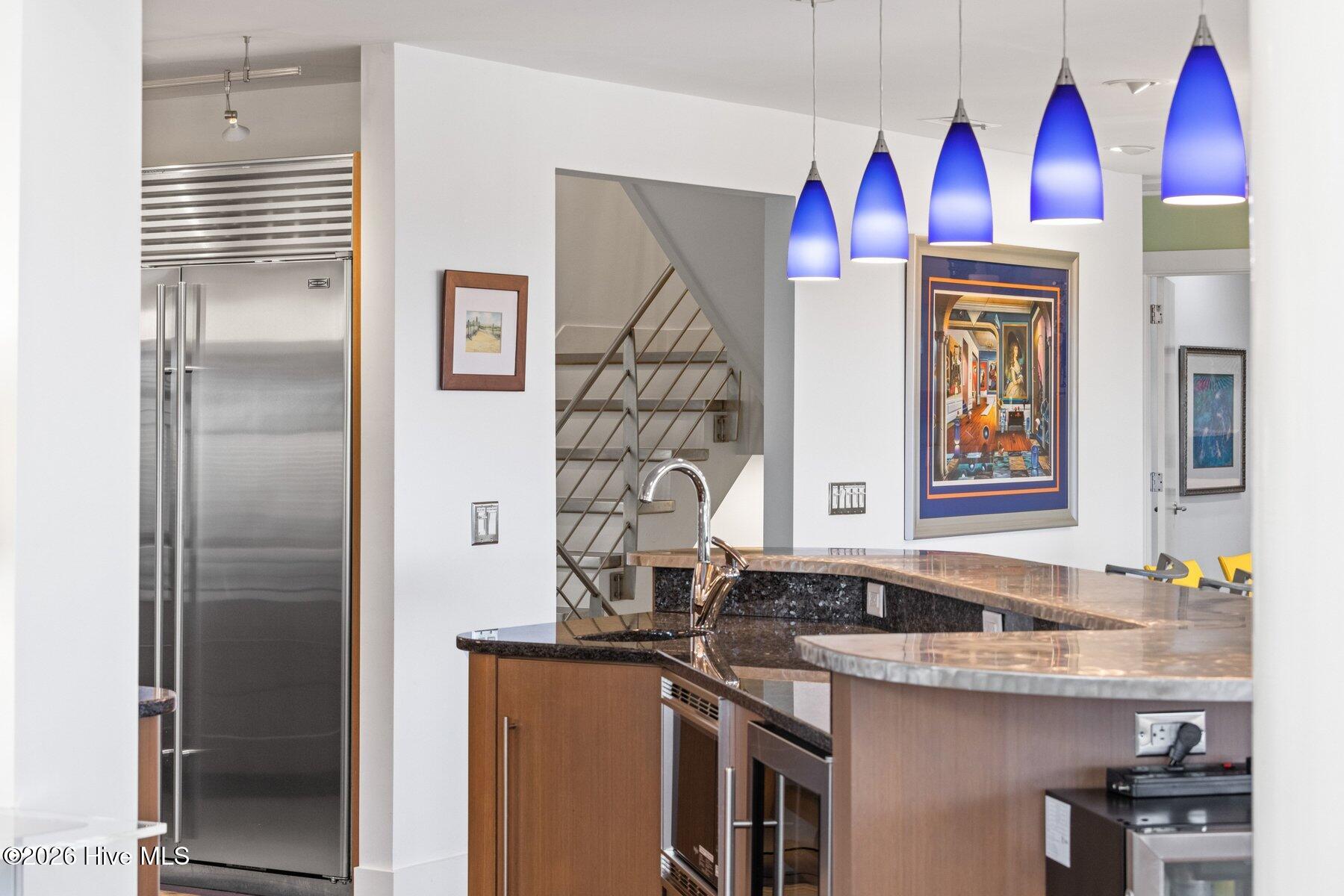 100558974 | Photo 16