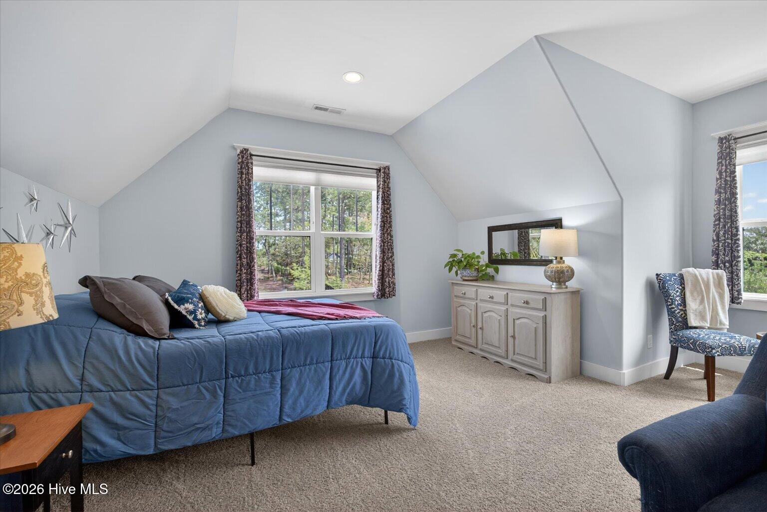 100566266 | Photo 51