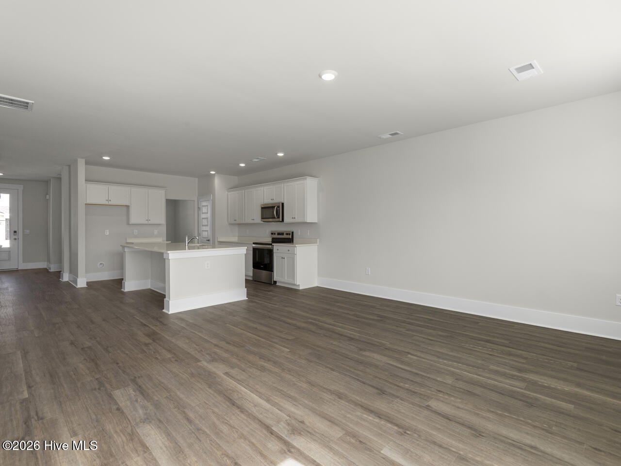 100553189 | Photo 15