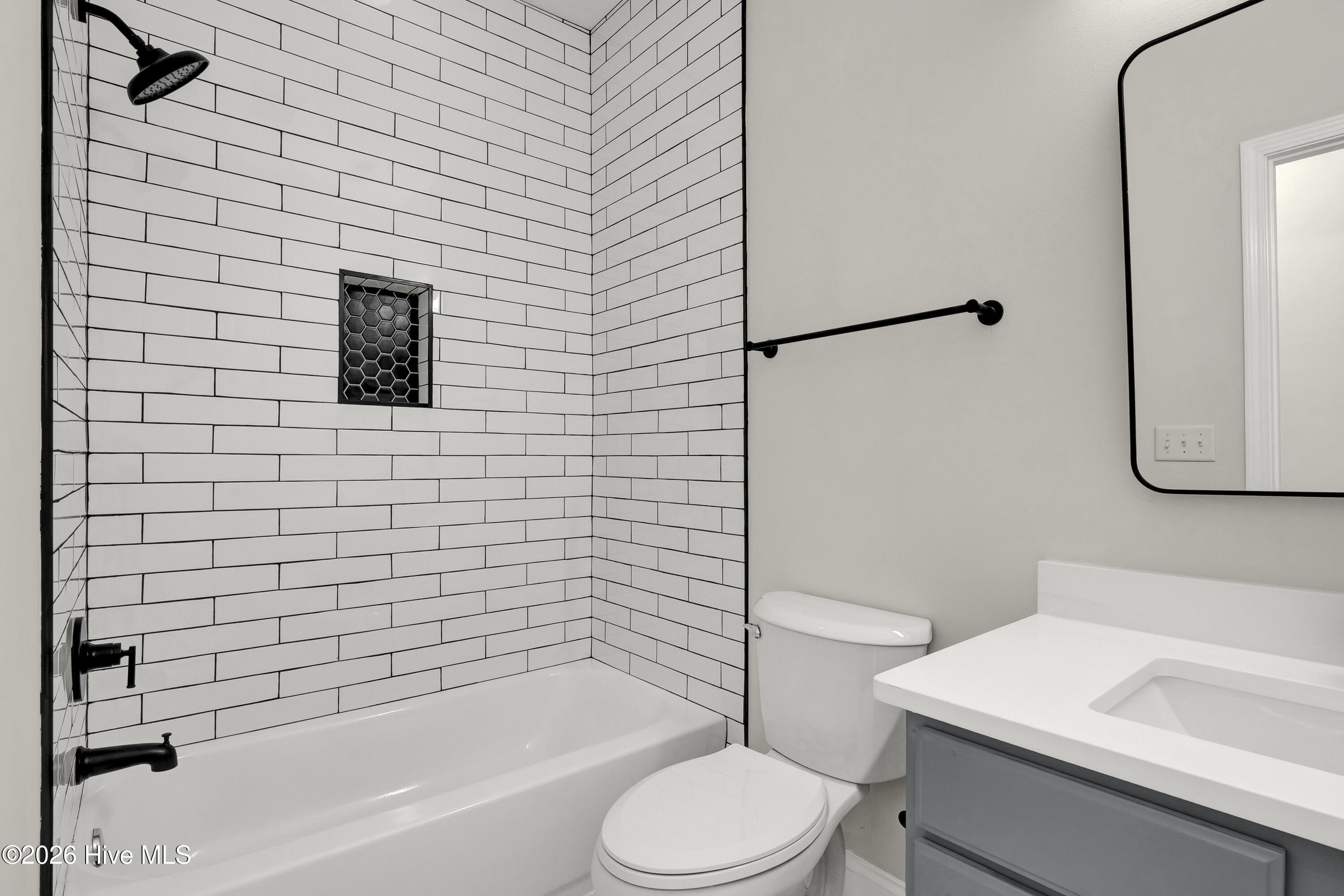 100563177 | Photo 25