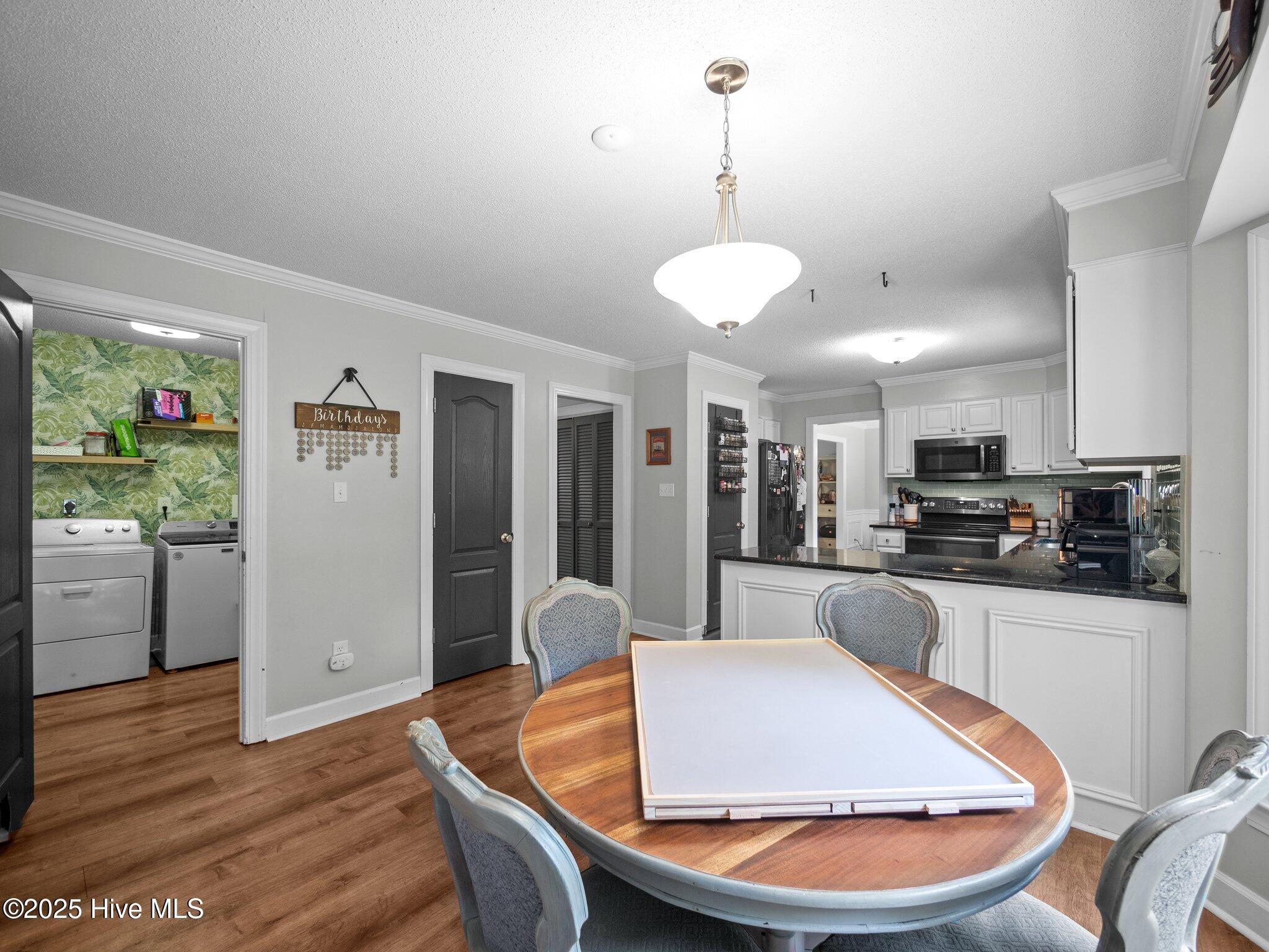 100569850 | Photo 31