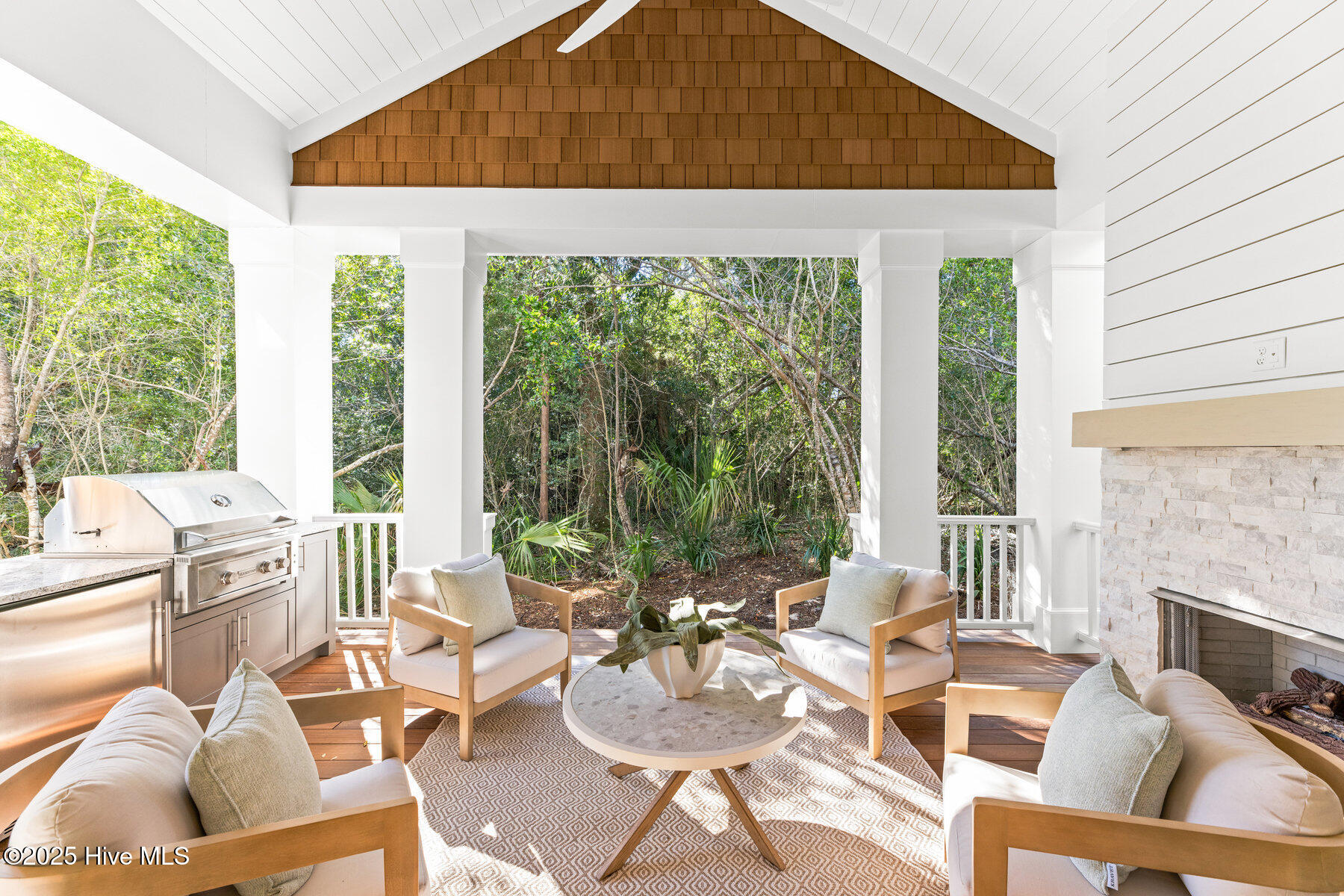 100401243 | Photo 72