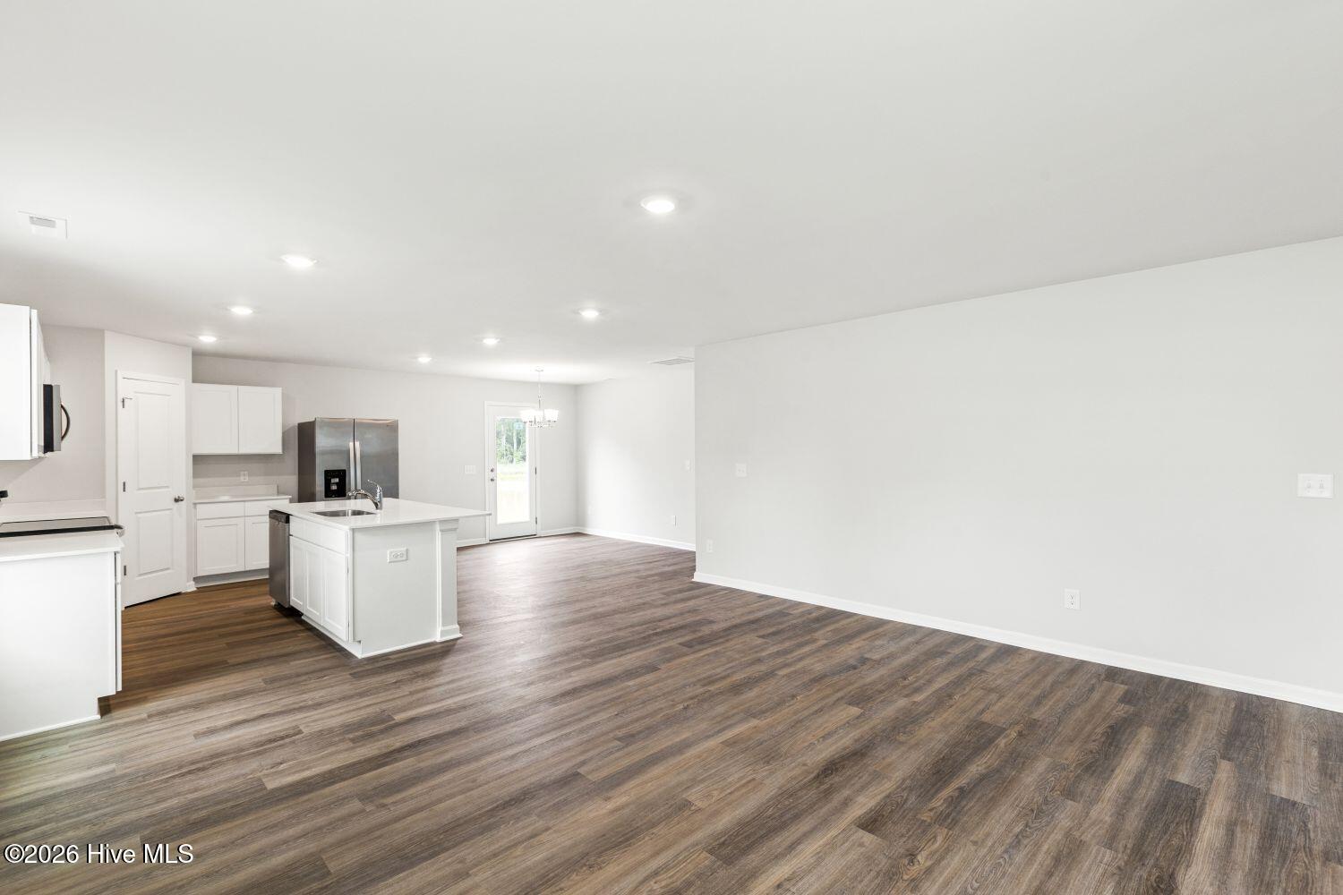 100533204 | Photo 11