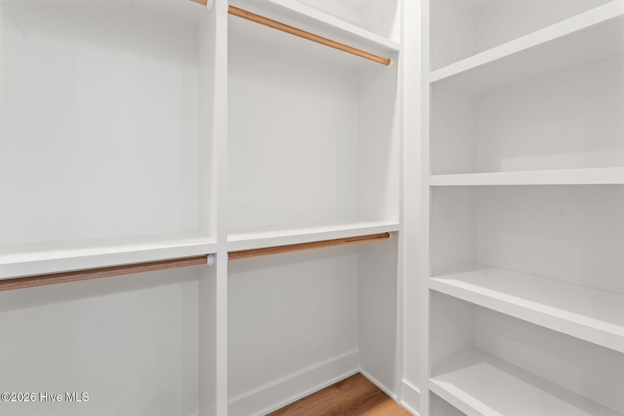 100562670 | Photo 21