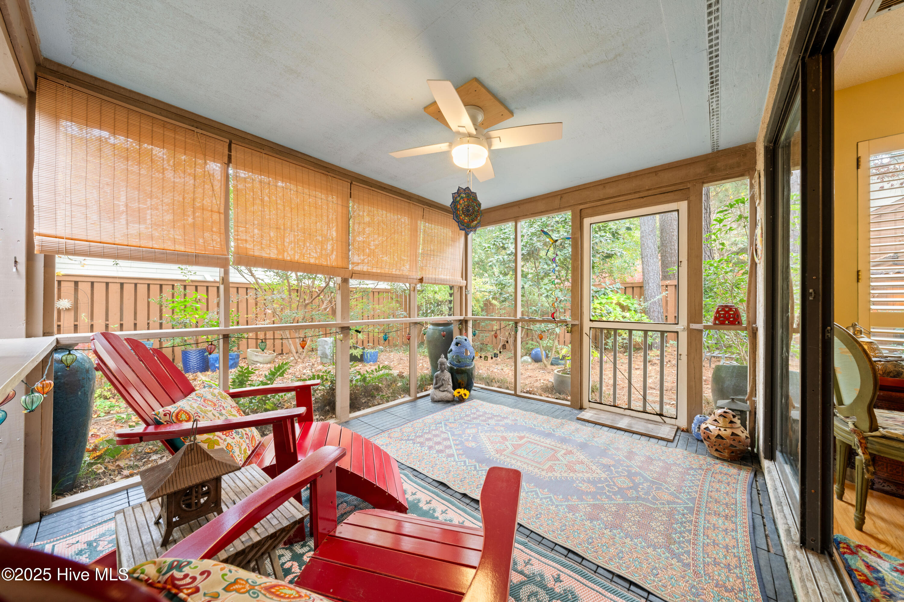 100543776 | Photo 27