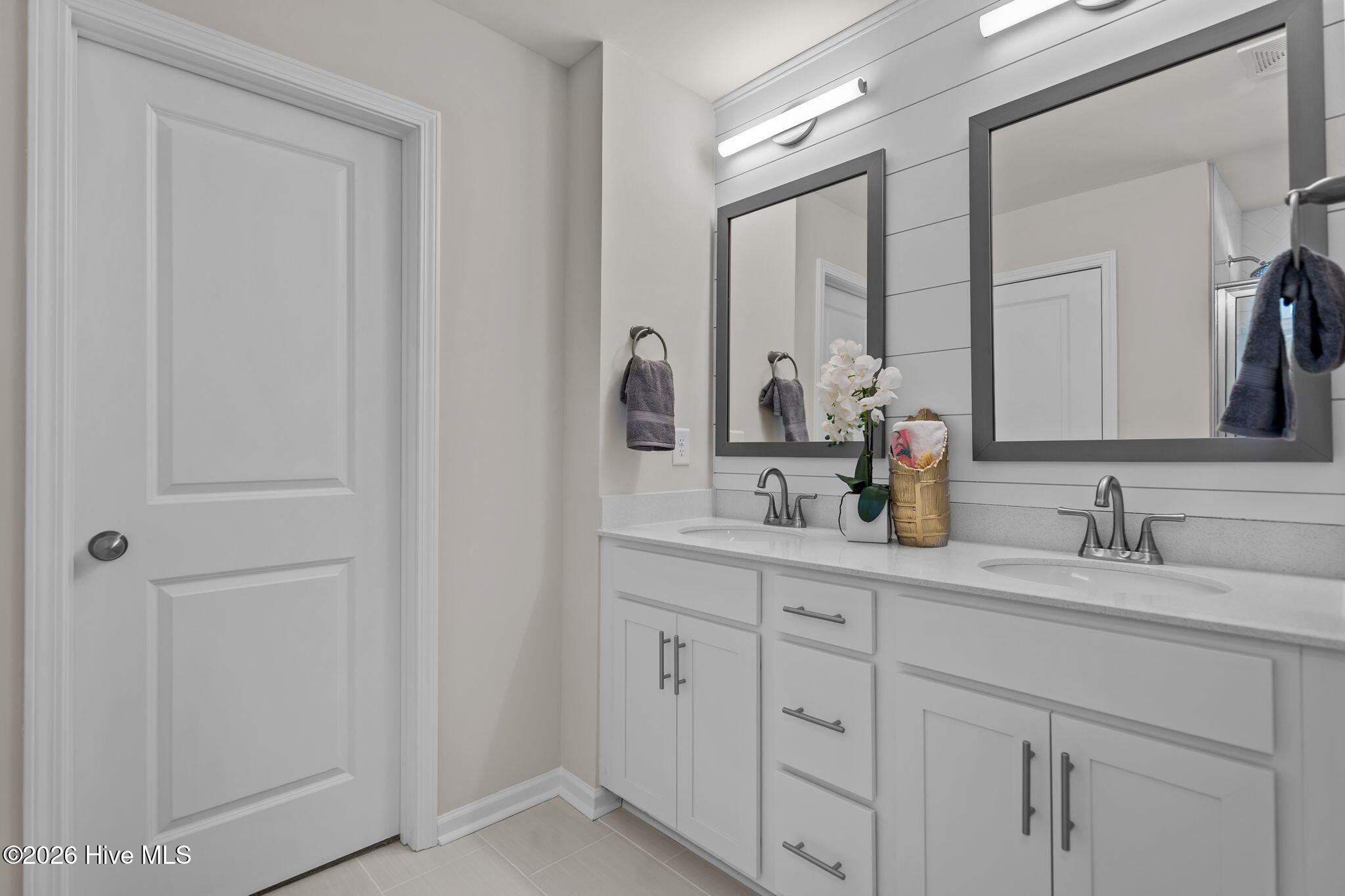 100522171 | Photo 27