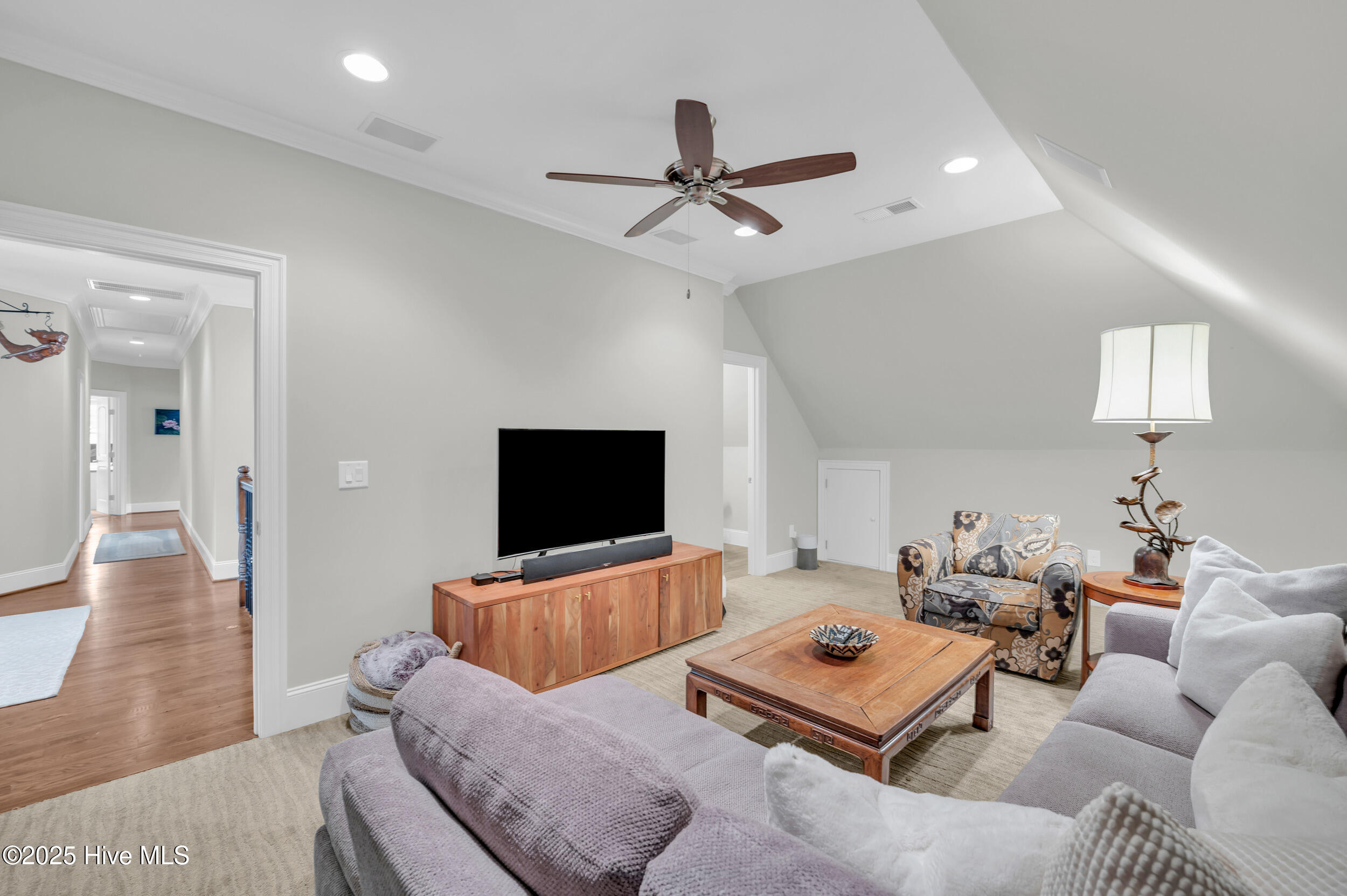 100536582 | Photo 36