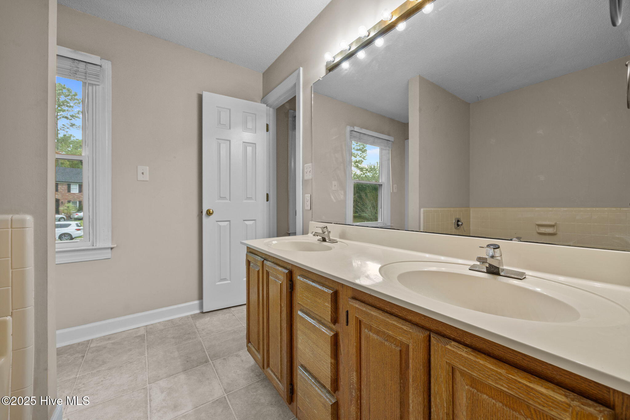 100534053 | Photo 27