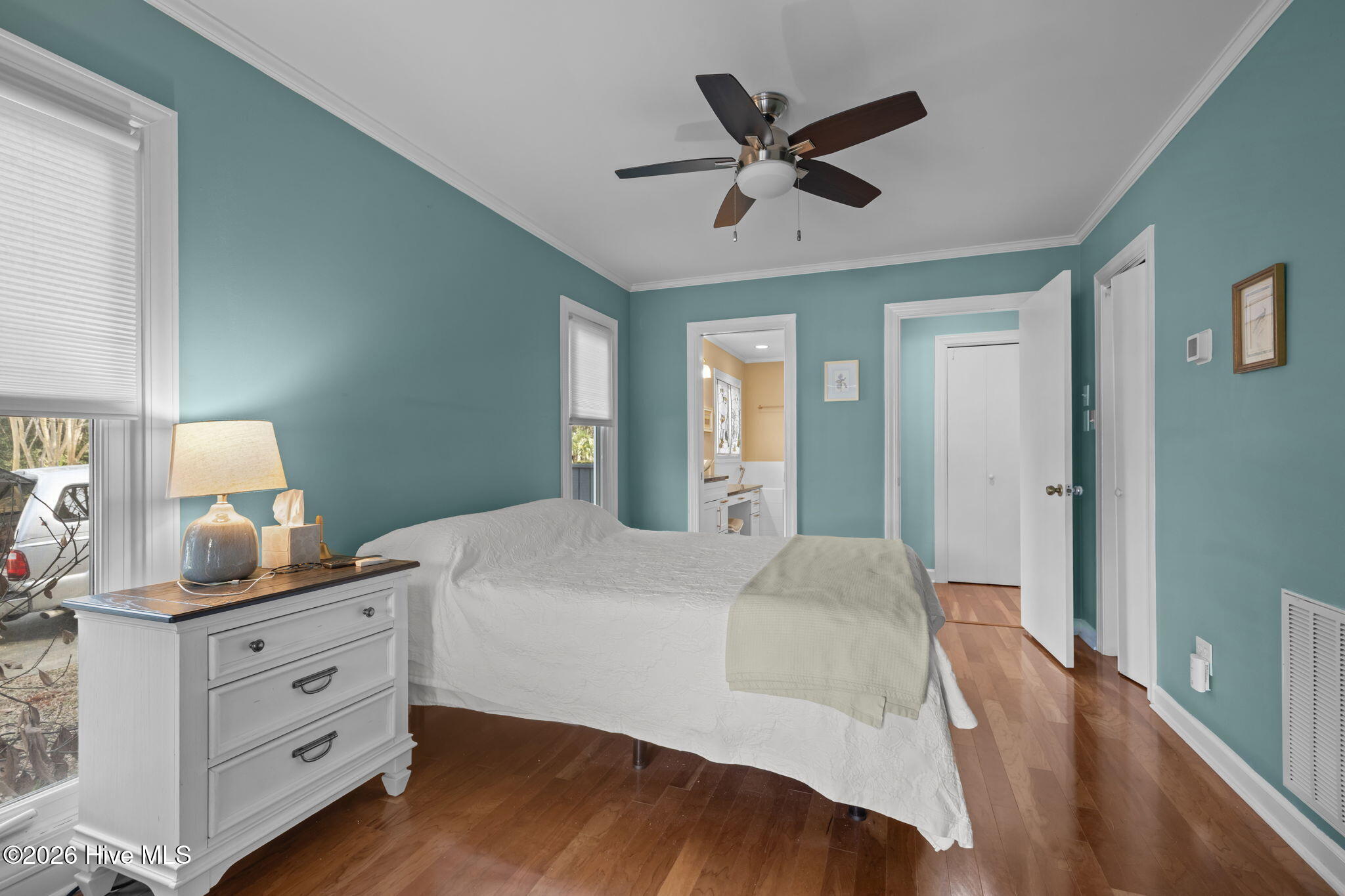 100551072 | Photo 35