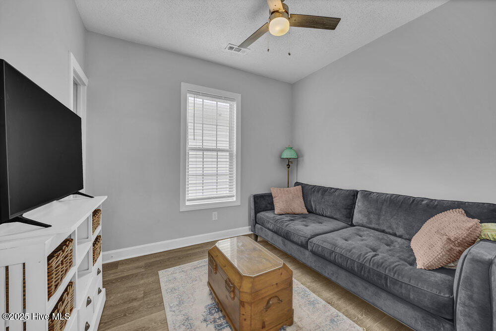 100538169 | Photo 19