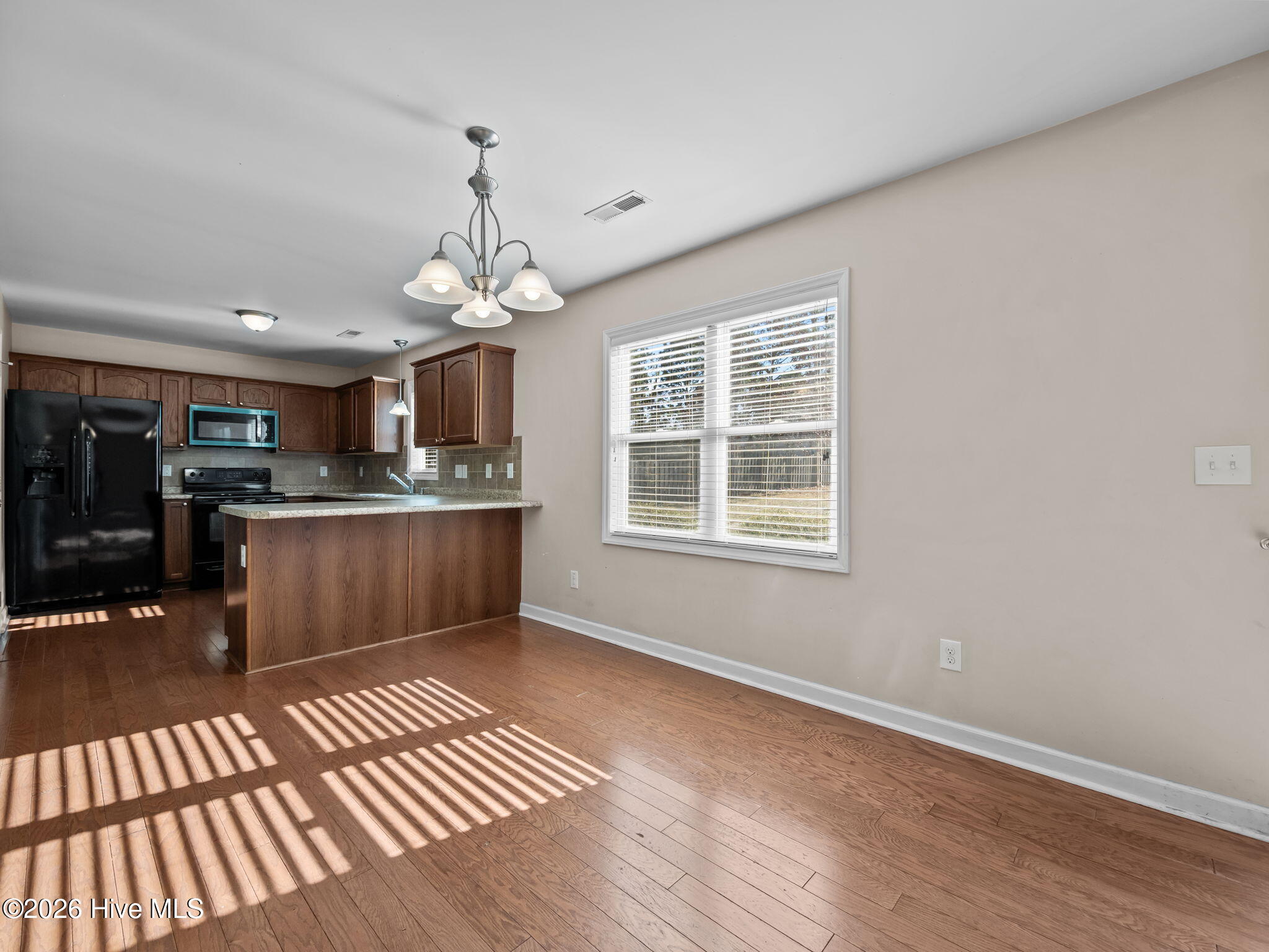 100545708 | Photo 15