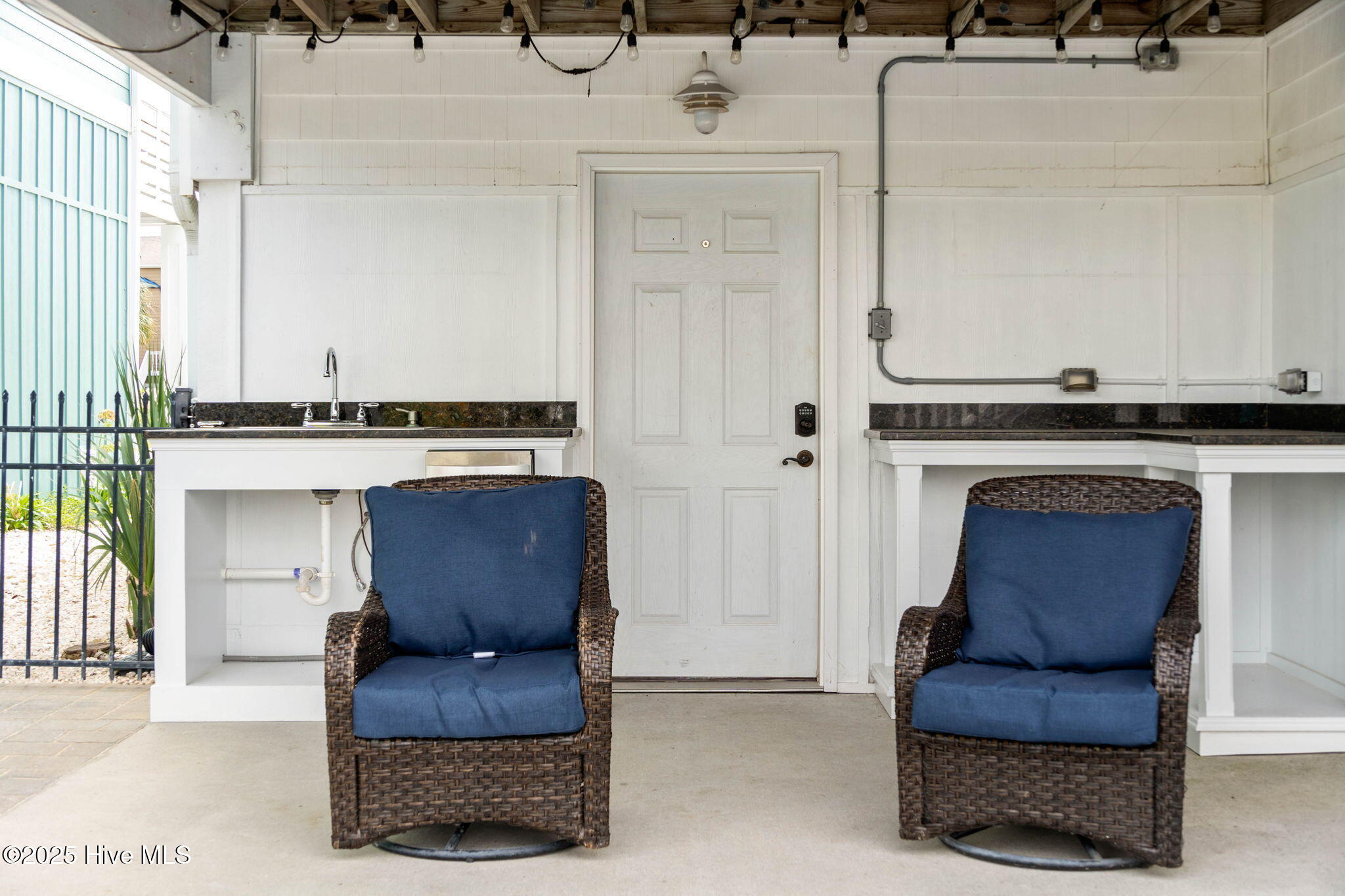 100543695 | Photo 68