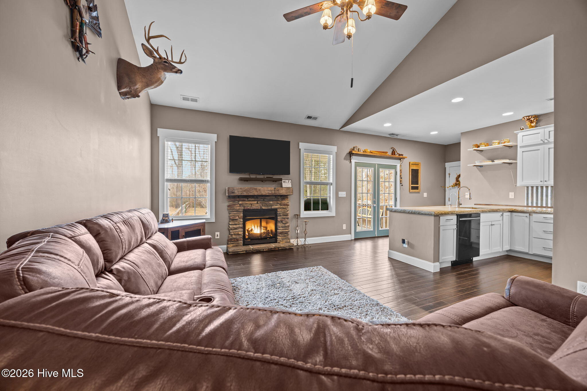 100548252 | Photo 15