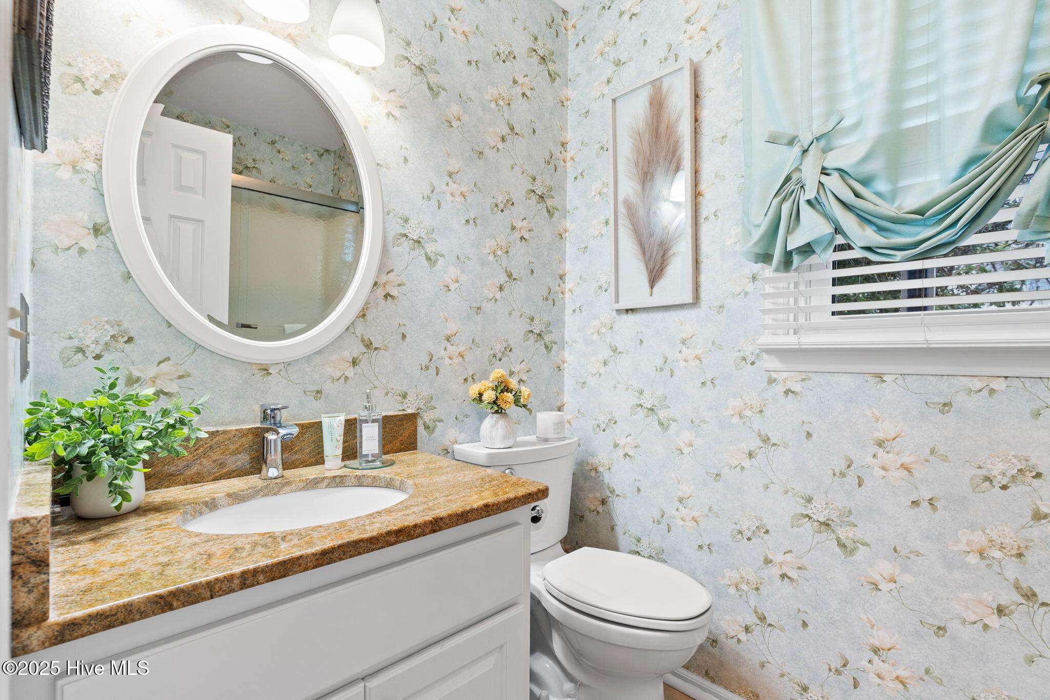 100545689 | Photo 16