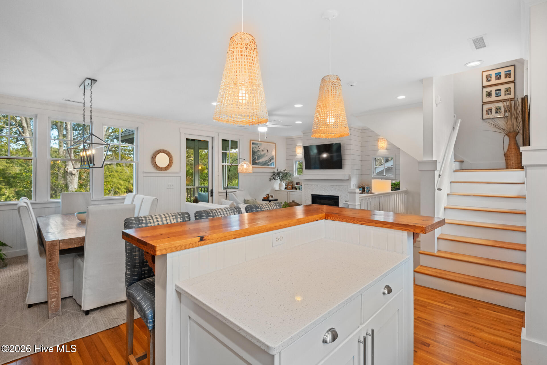 100560267 | Photo 15