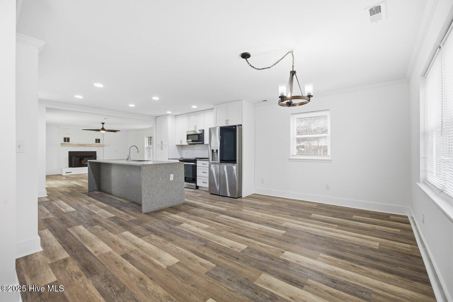 100543784 | Photo 13