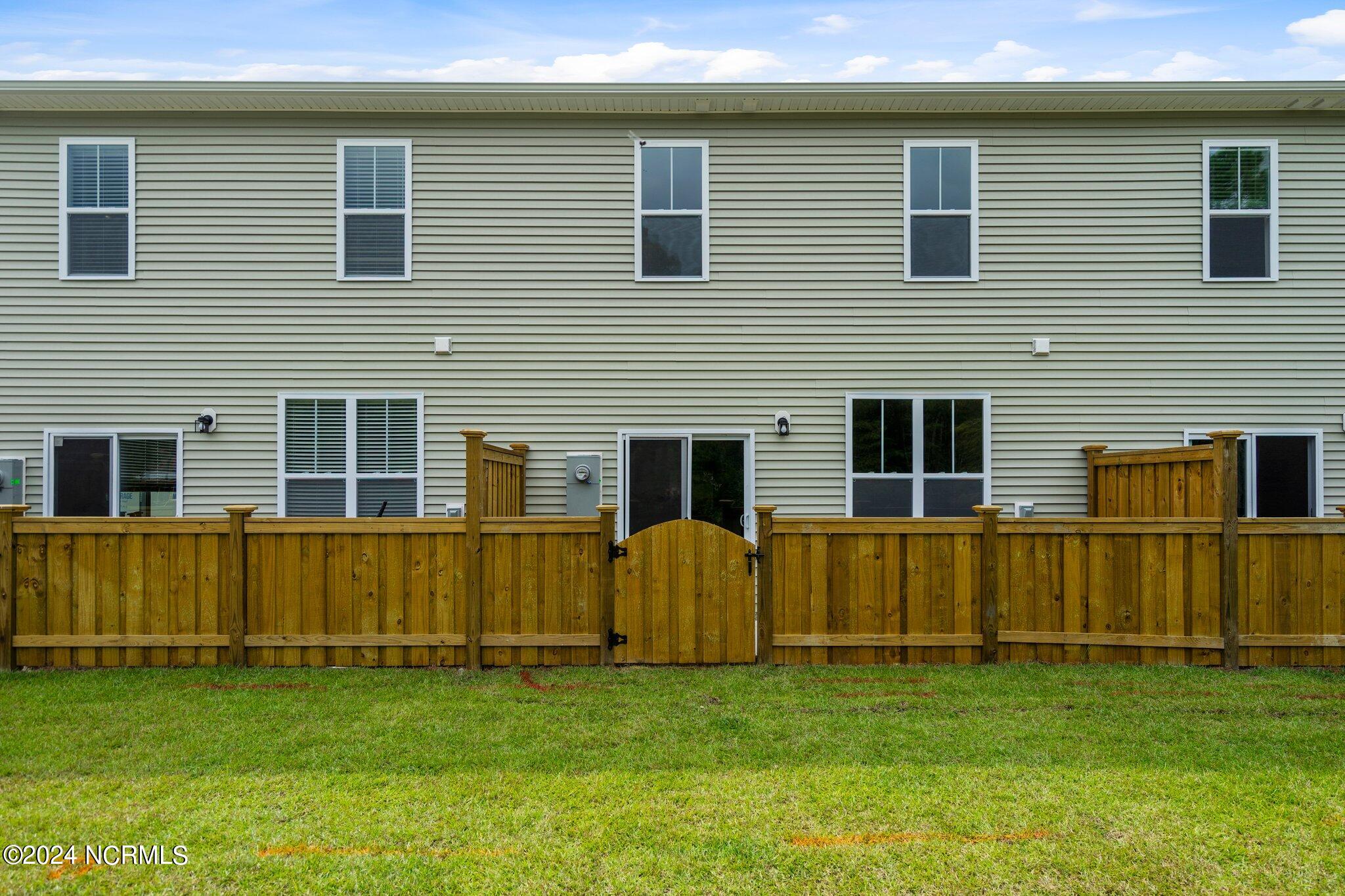 100540611 | Photo 14