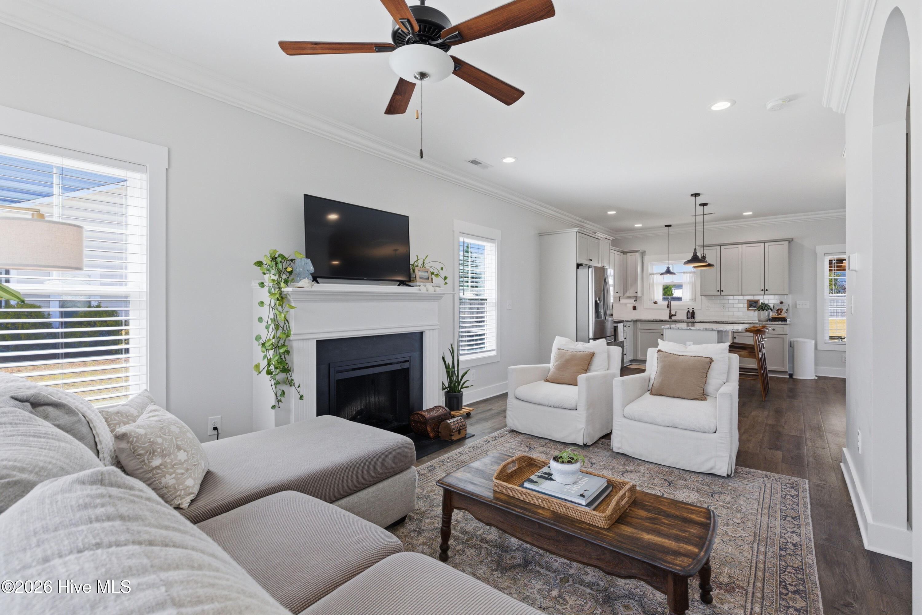 100562643 | Photo 11