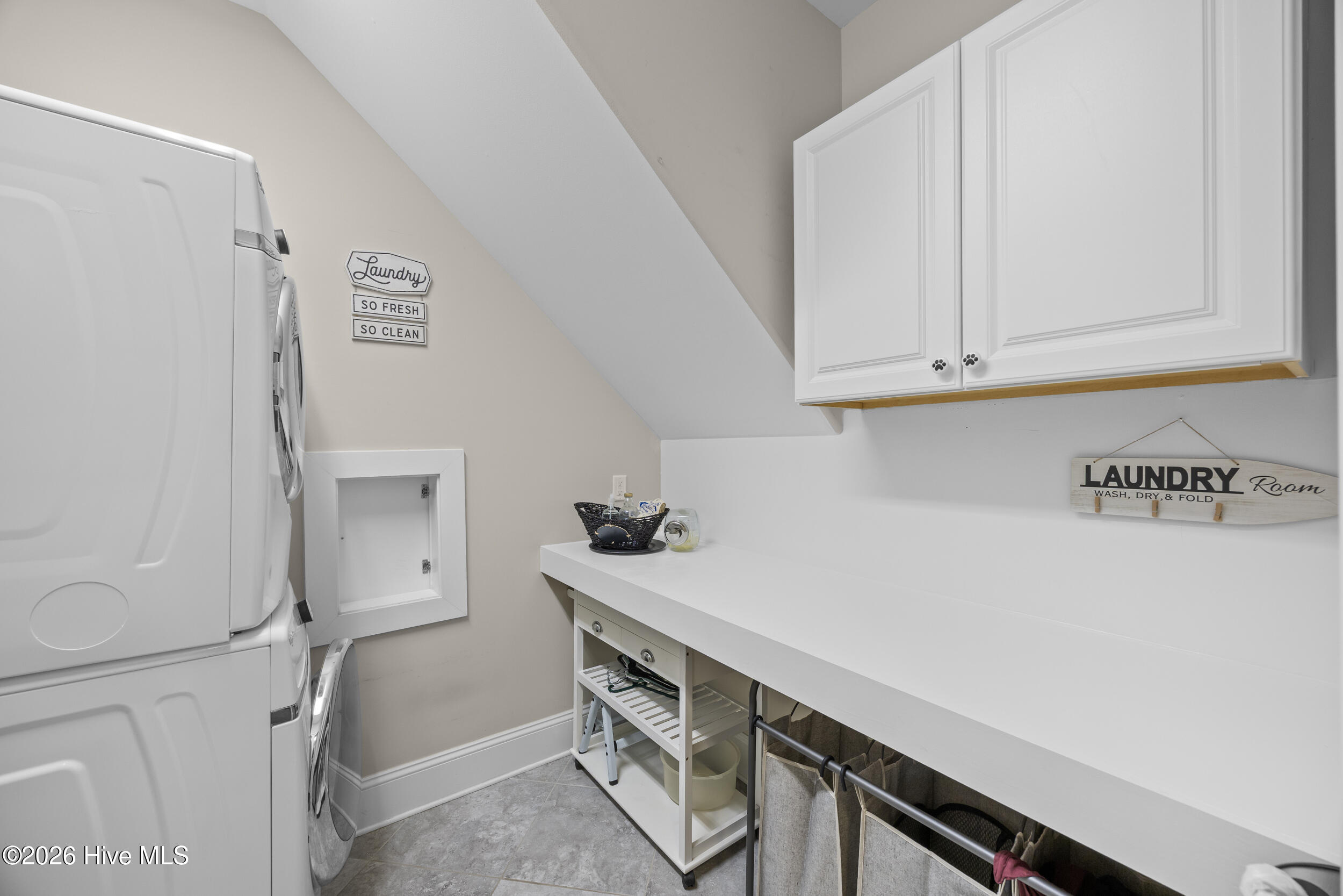 100565647 | Photo 31