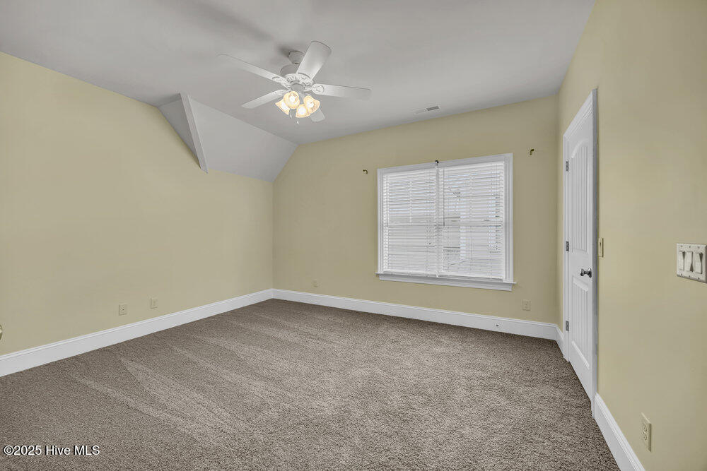 100505829 | Photo 21