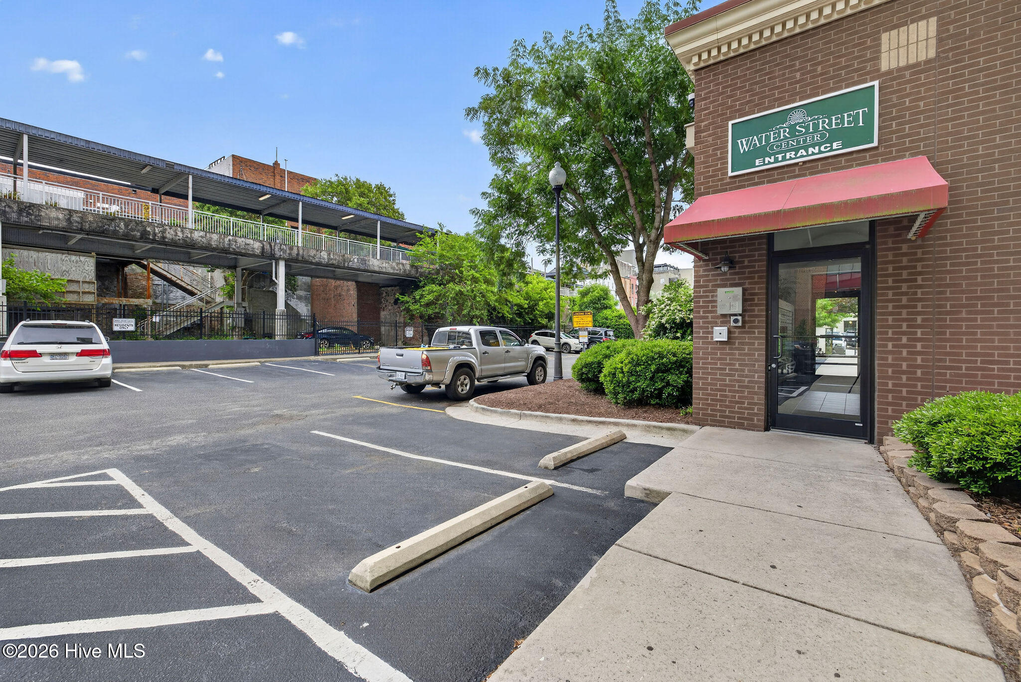 100571921 | Photo 26