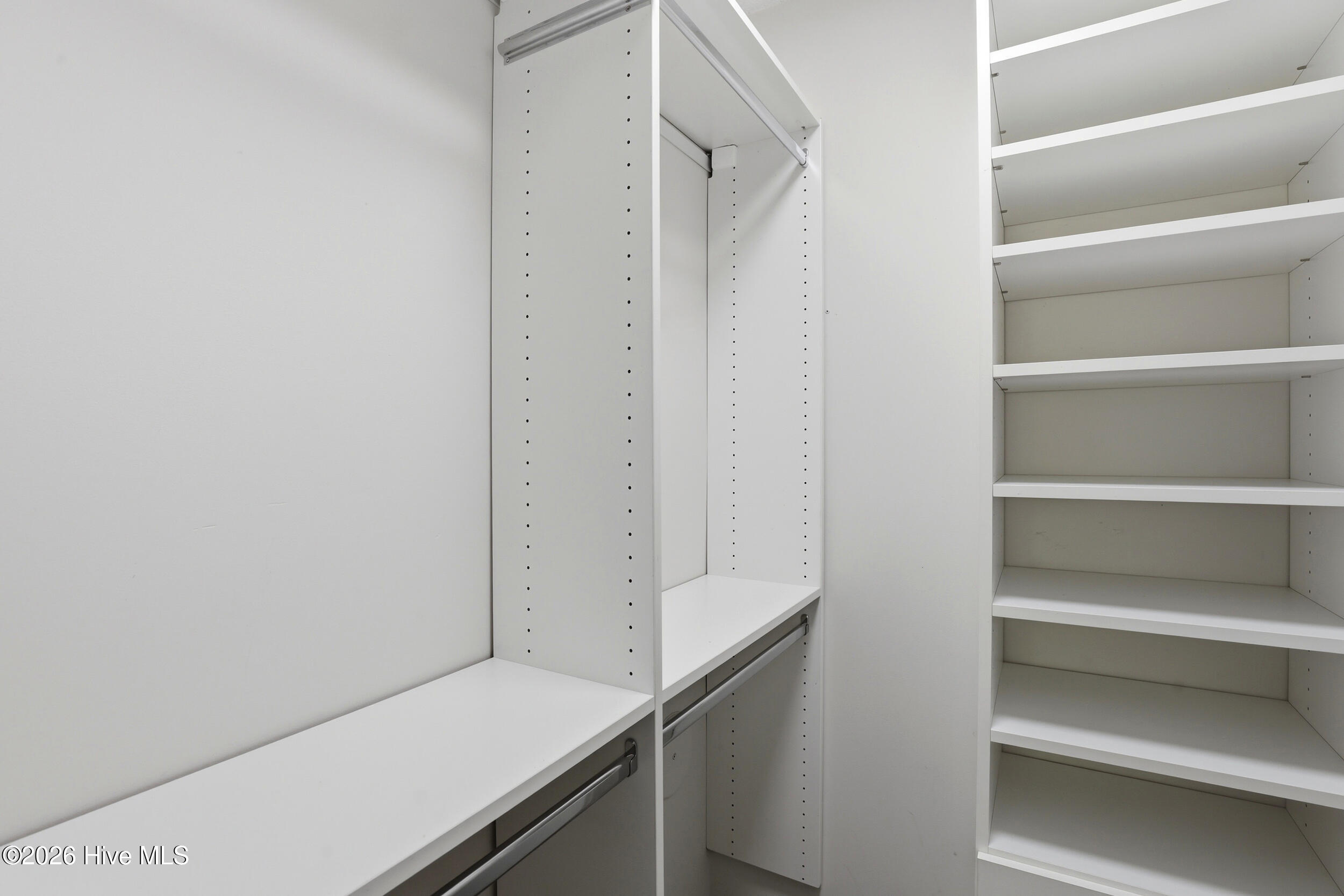 100564437 | Photo 24