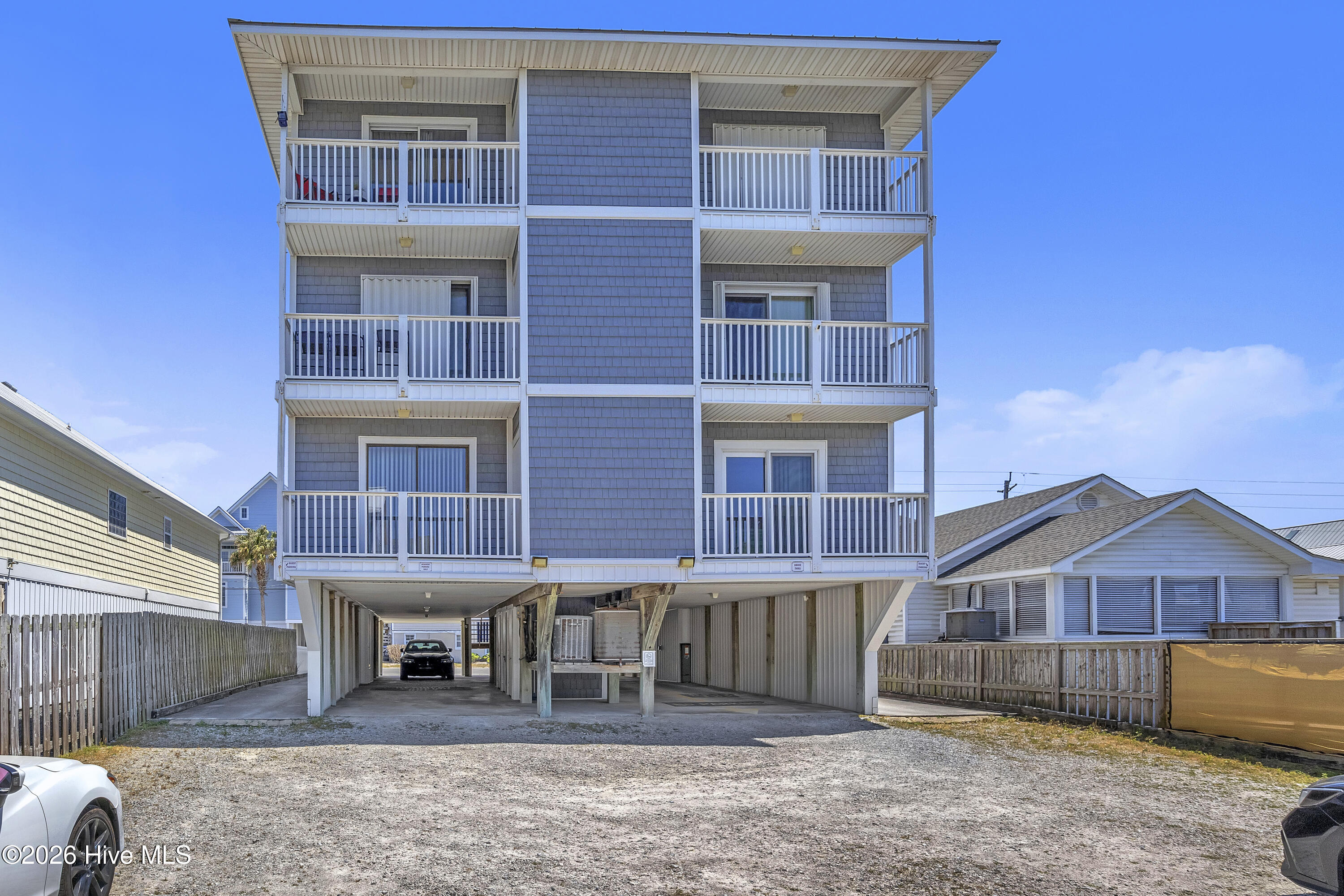 100569853 | Photo 25