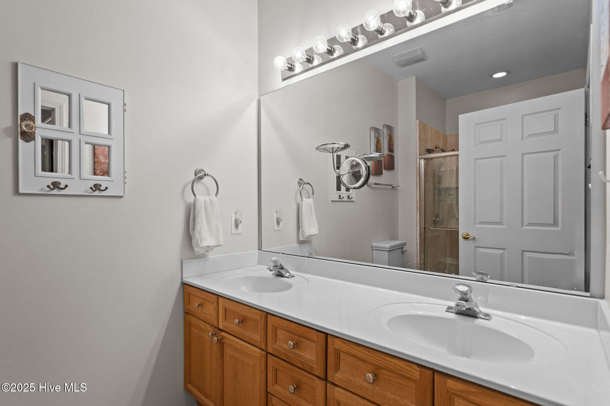 100528475 | Photo 25