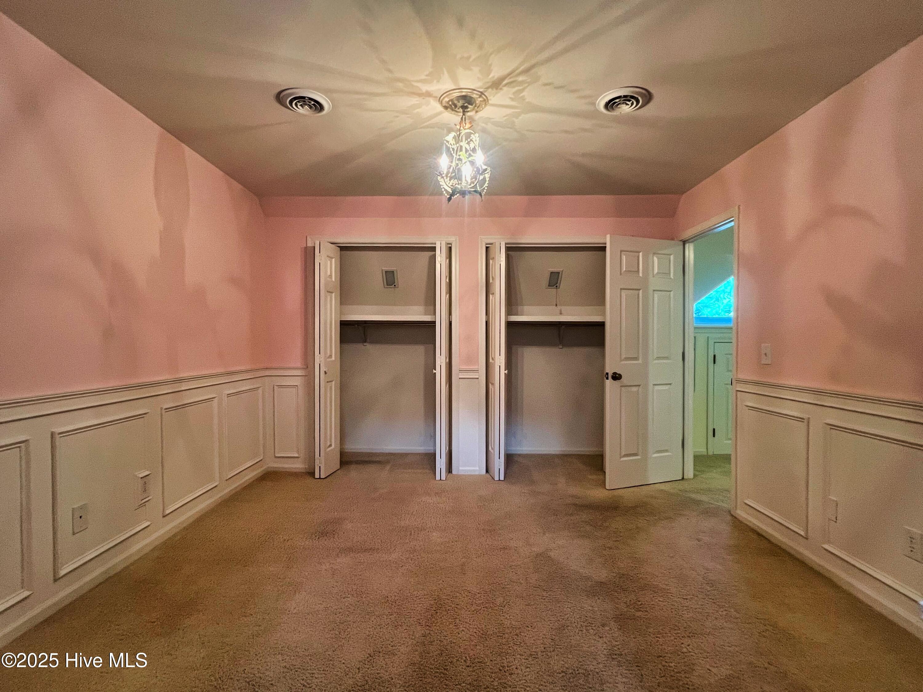 100521049 | Photo 28