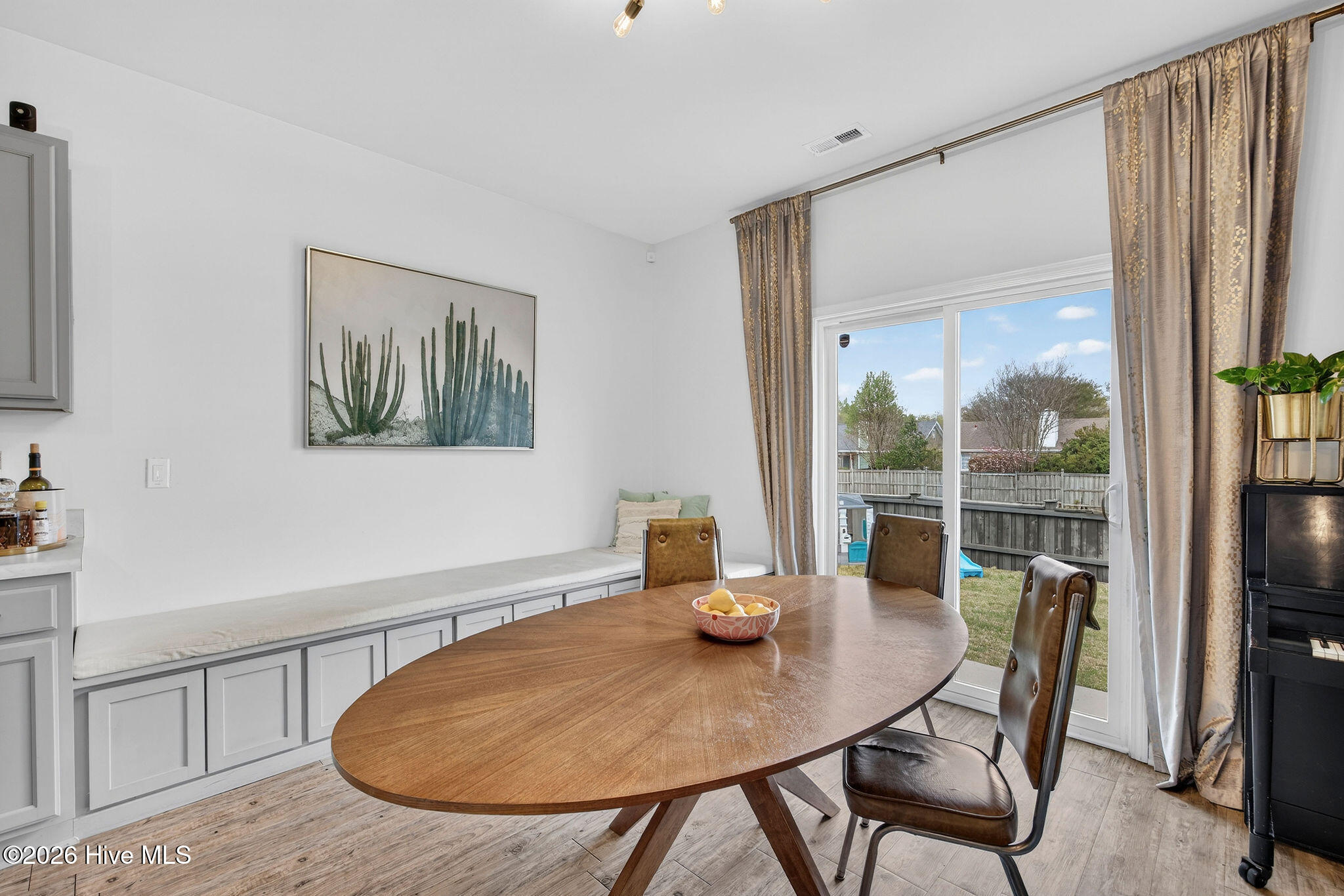 100562313 | Photo 19