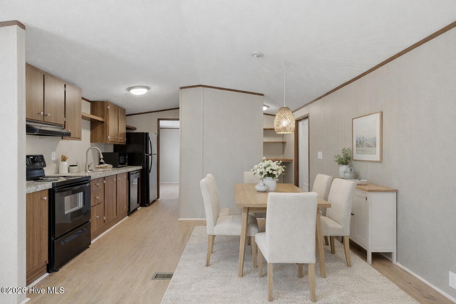 100562676 | Photo 14