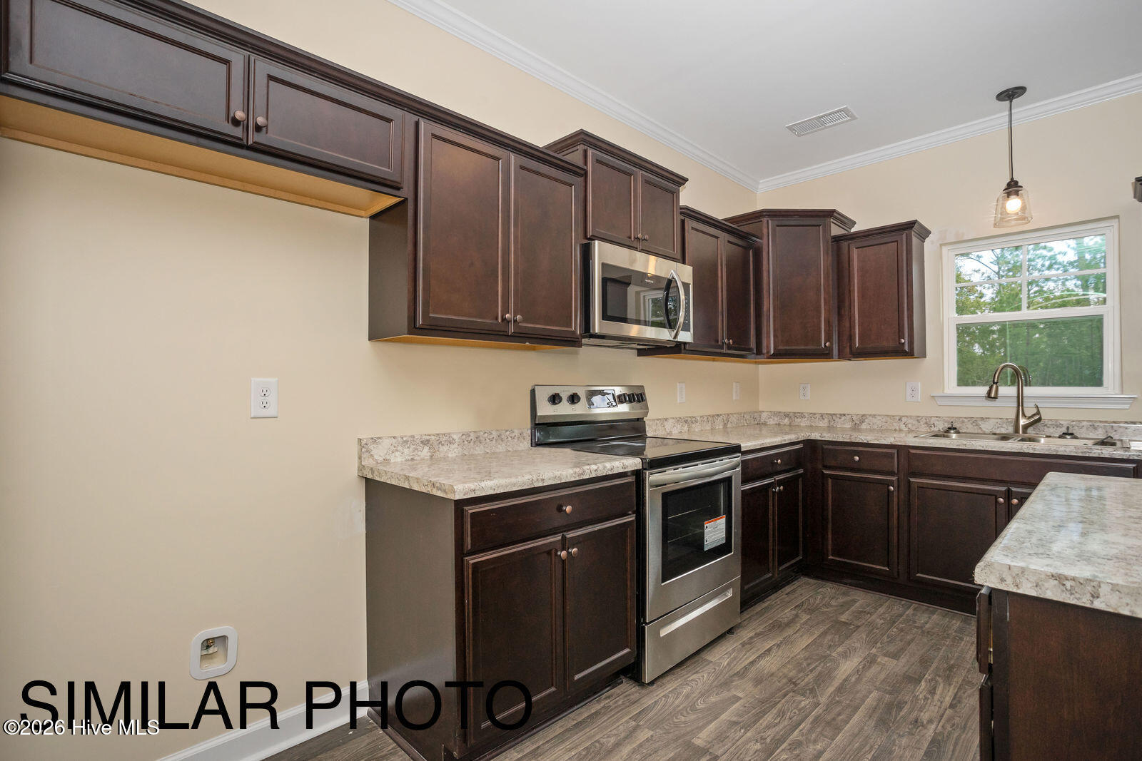 100566502 | Photo 12