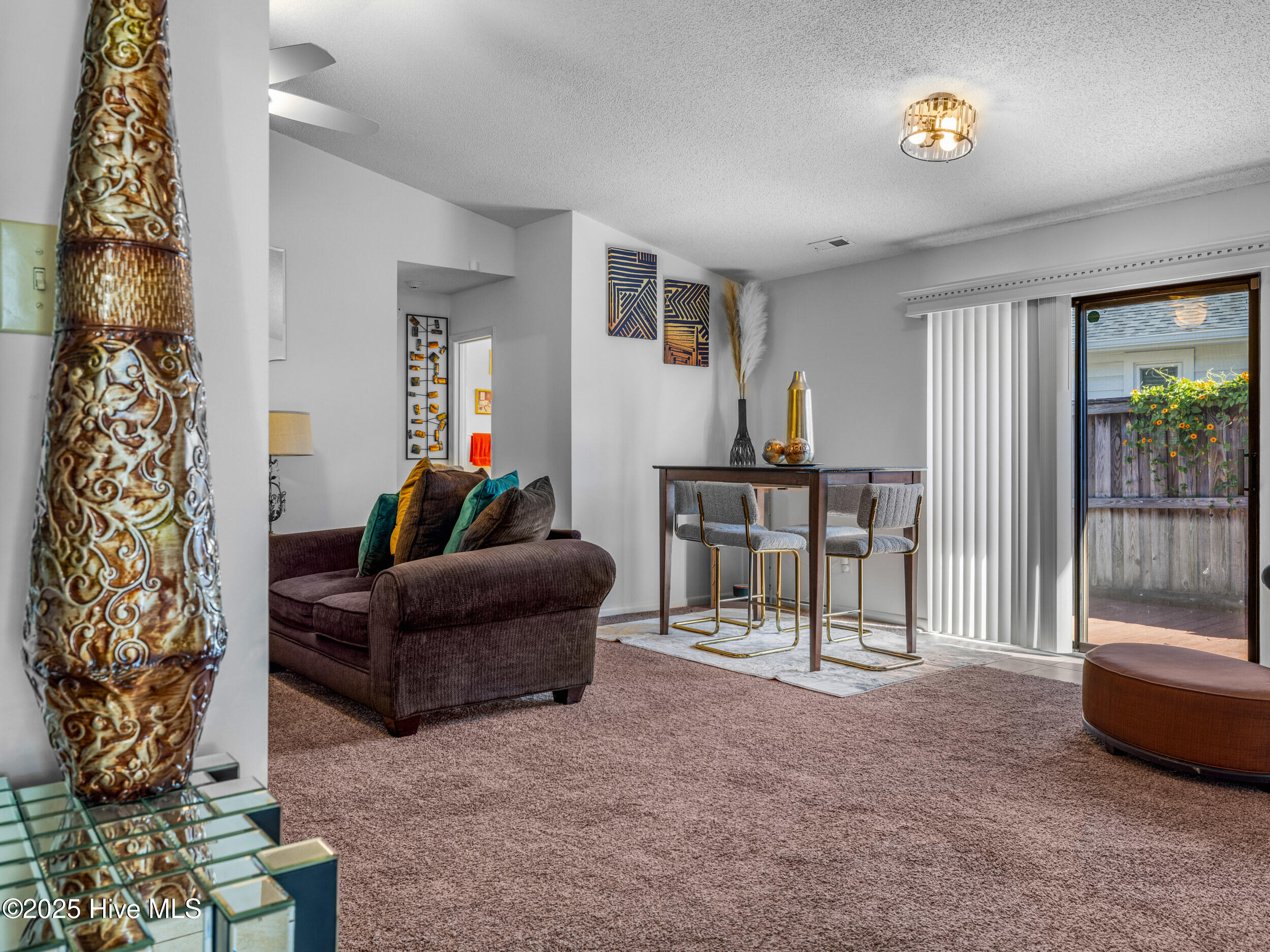 100538354 | Photo 10