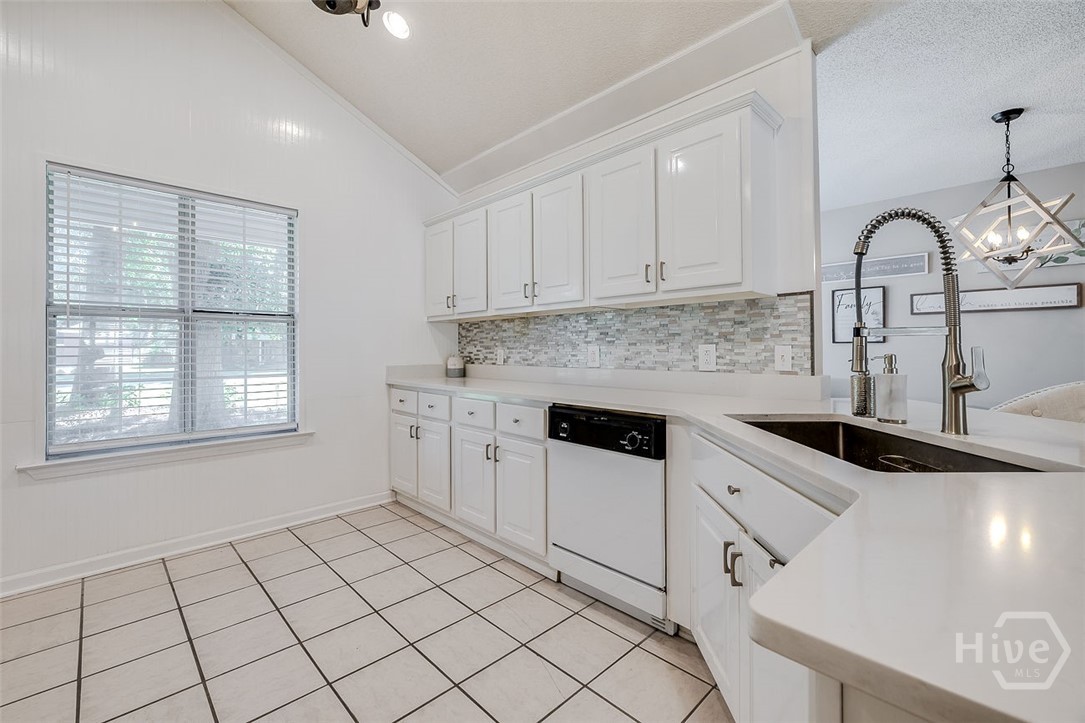 KITCHEN????????????????????????????????????????