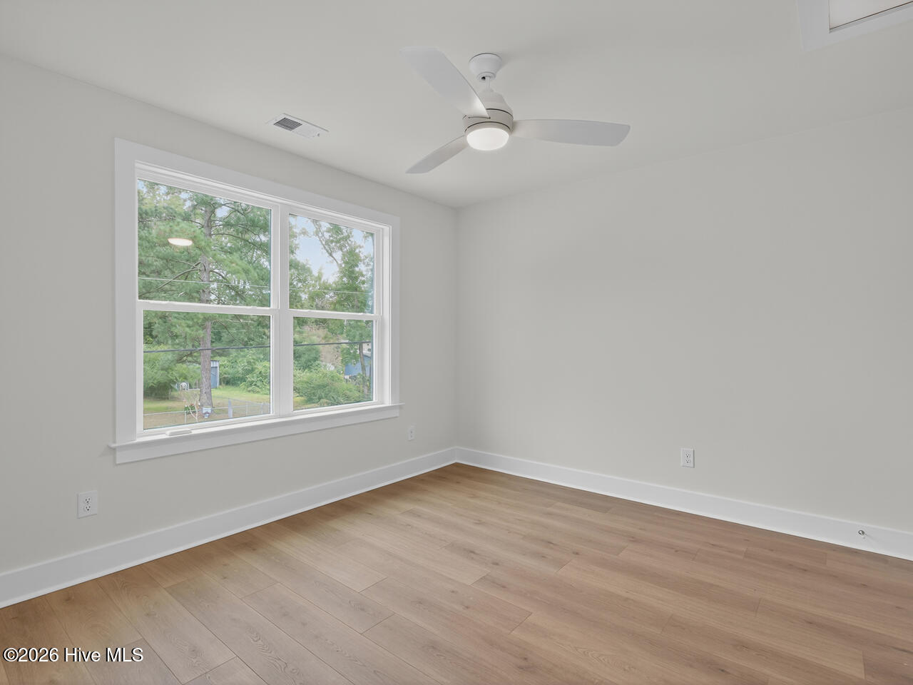 100547597 | Photo 42