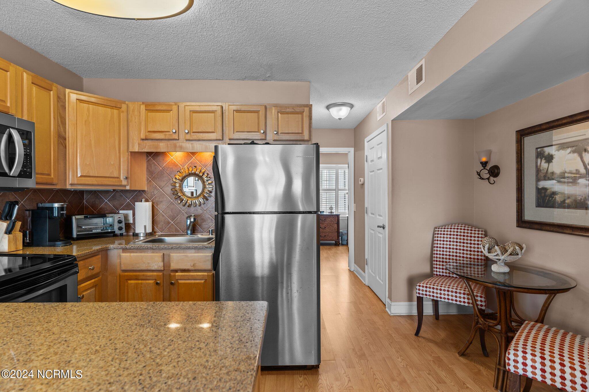 100523190 | Photo 12